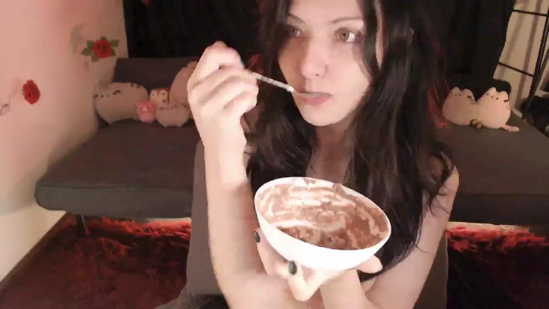 Gallery image thumbnail from GrateRoom's myfreecams stream on, 04/09/2024, 06:49 image 6 of 20