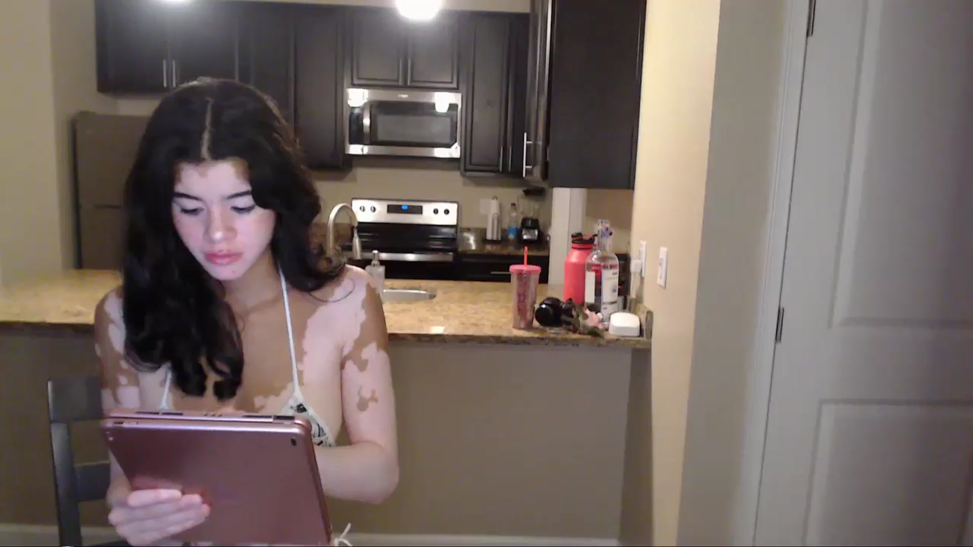 Gallery image thumbnail from GreenJade's myfreecams stream on, 05/02/2024, 08:26 image 15 of 20