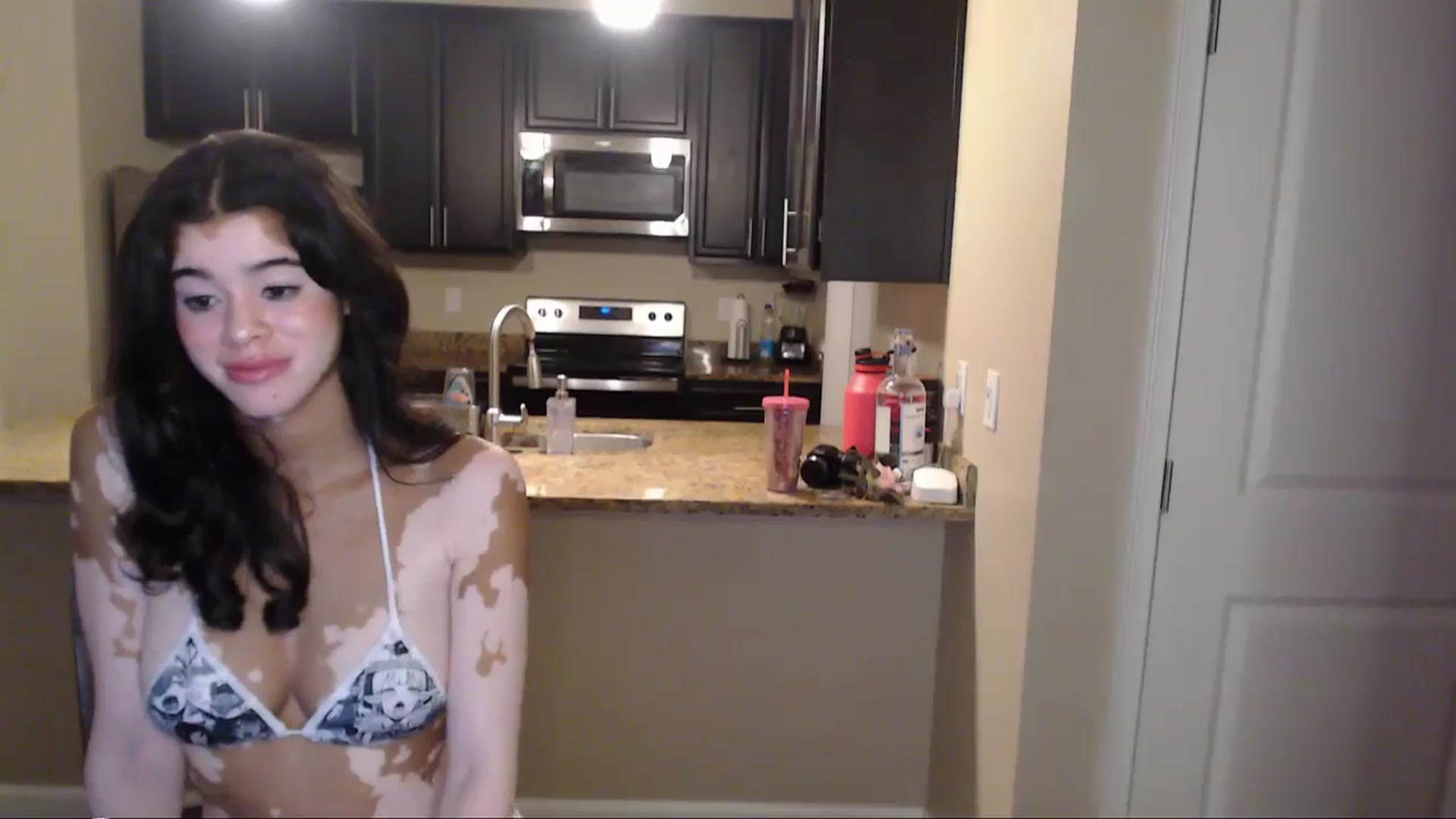 Gallery image thumbnail from GreenJade's myfreecams stream on, 05/02/2024, 08:26 image 17 of 20