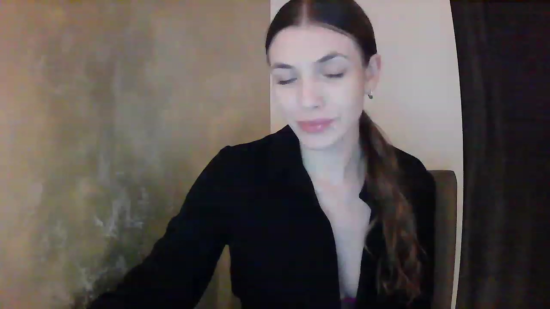 Gallery image thumbnail from GreenKittyy's myfreecams stream on, 01/05/2023, 23:10 image 11 of 20