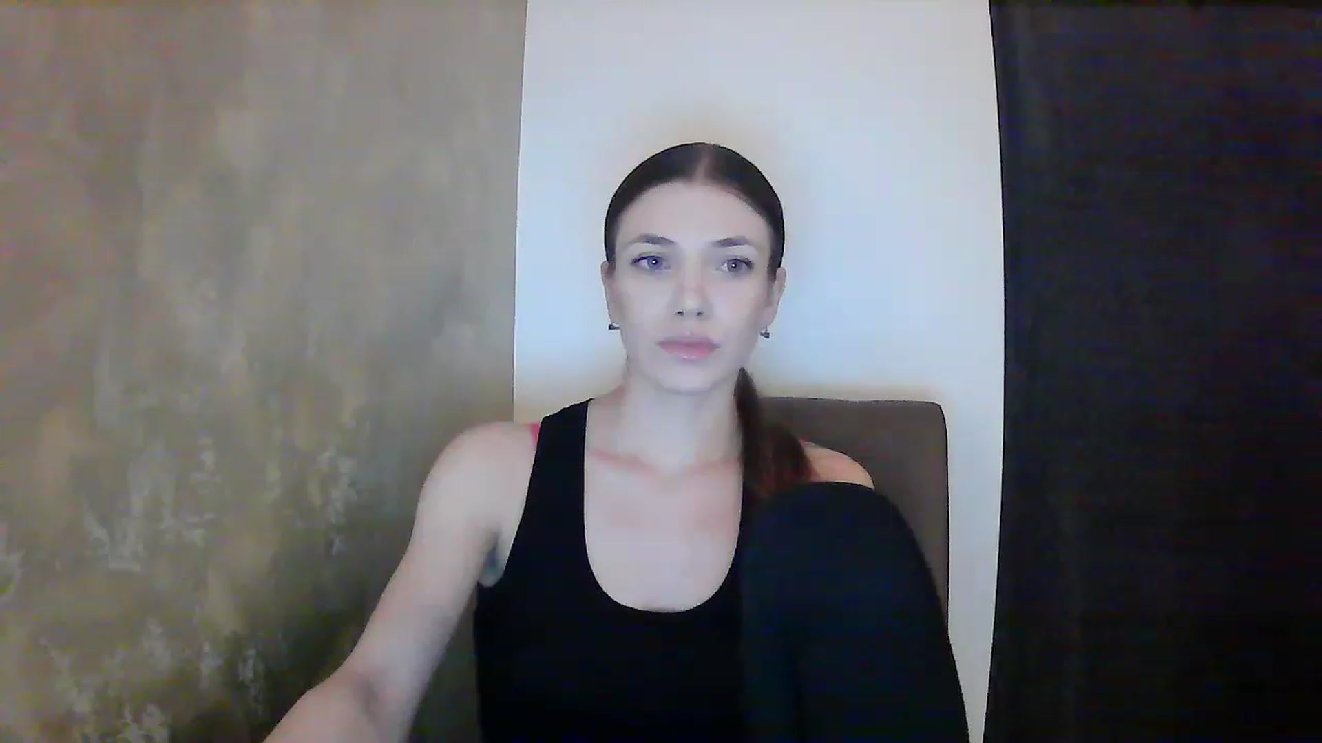 Gallery image thumbnail from GreenKittyy's myfreecams stream on, 01/10/2023, 23:37 image 3 of 20