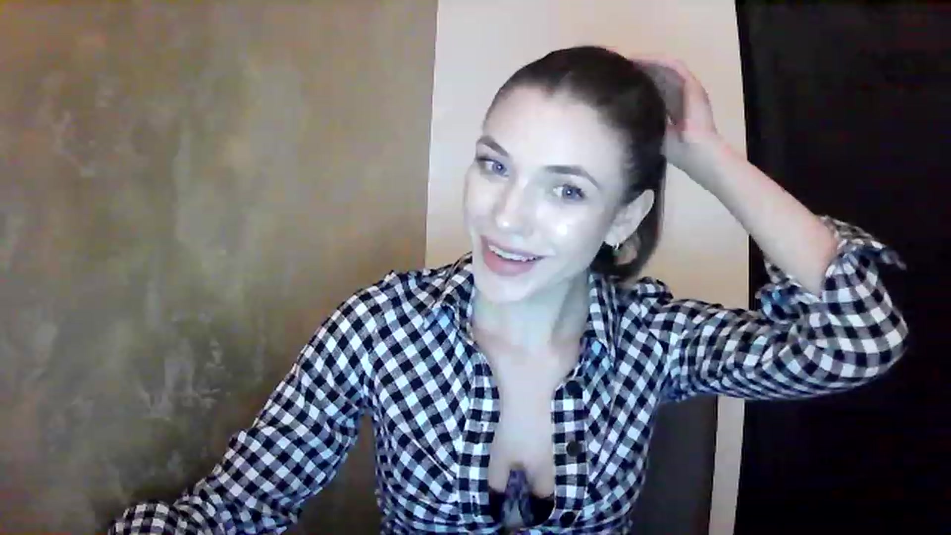 Gallery image thumbnail from GreenKittyy's myfreecams stream on, 01/20/2023, 22:24 image 6 of 20