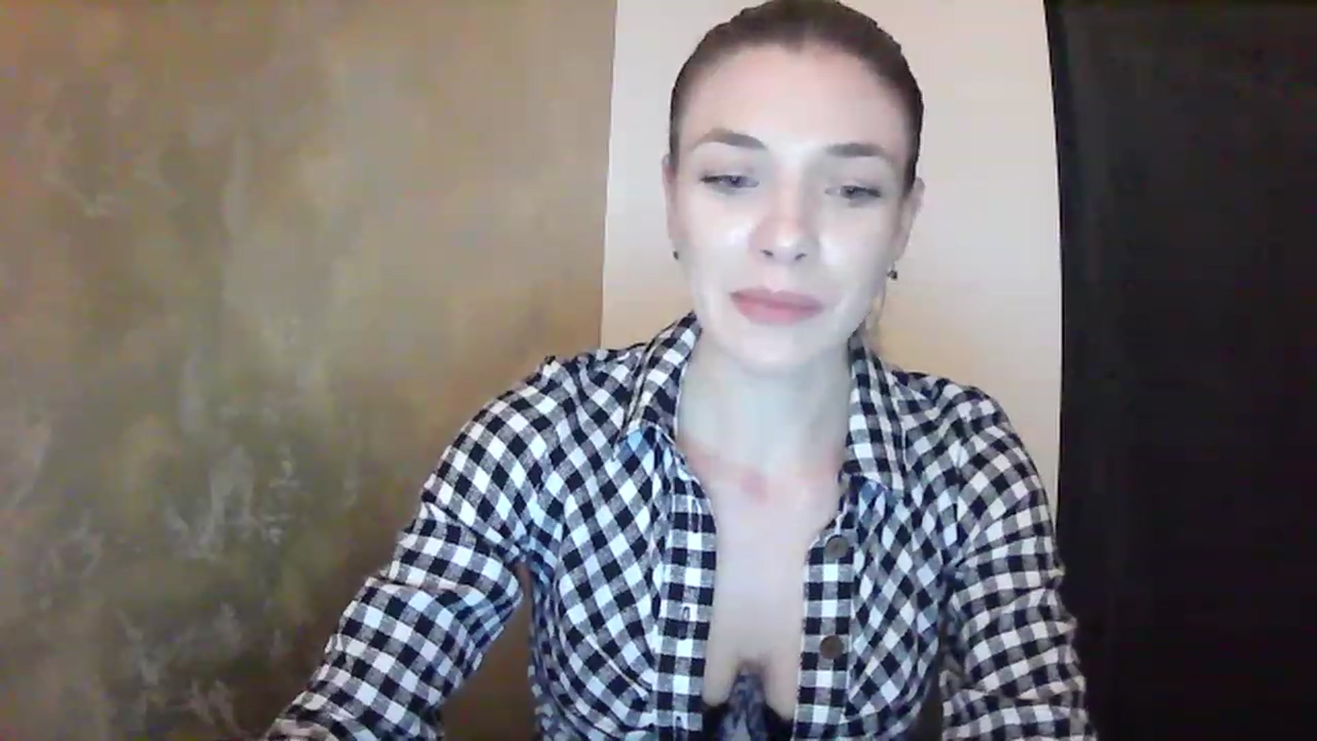 Gallery image thumbnail from GreenKittyy's myfreecams stream on, 01/20/2023, 23:19 image 9 of 20