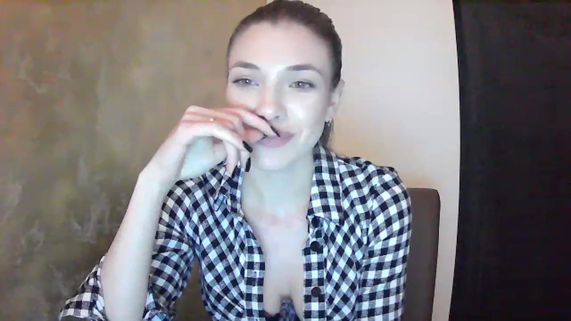 Gallery image thumbnail from GreenKittyy's myfreecams stream on, 01/20/2023, 23:19 image 17 of 20
