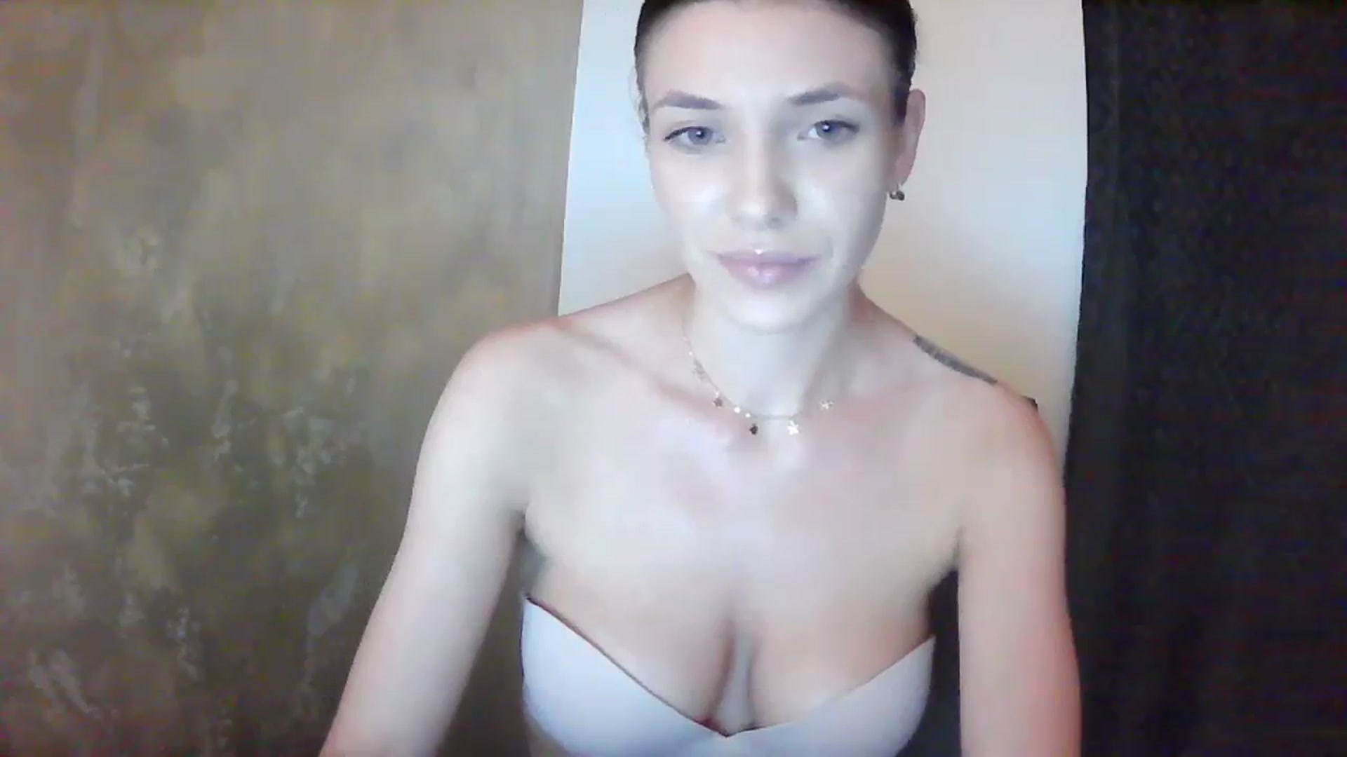 Gallery image thumbnail from GreenKittyy's myfreecams stream on, 07/07/2023, 24:27 image 12 of 20