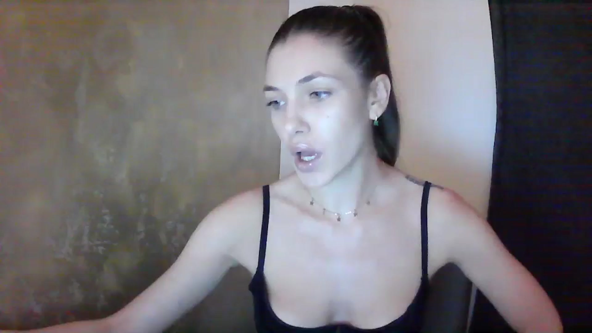 Gallery image thumbnail from GreenKittyy's myfreecams stream on, 07/17/2023, 24:44 image 1 of 20