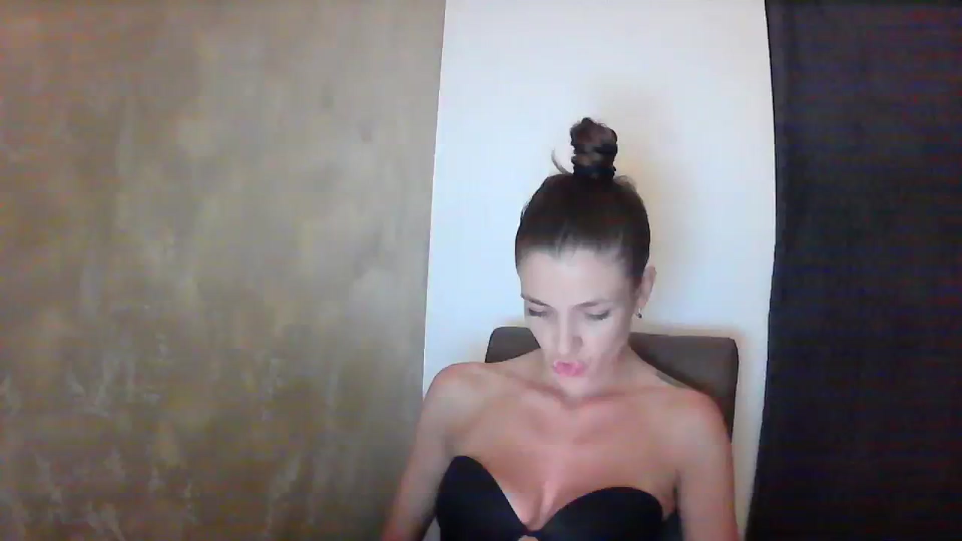 Gallery image thumbnail from GreenKittyy's myfreecams stream on, 07/26/2023, 01:00 image 8 of 20