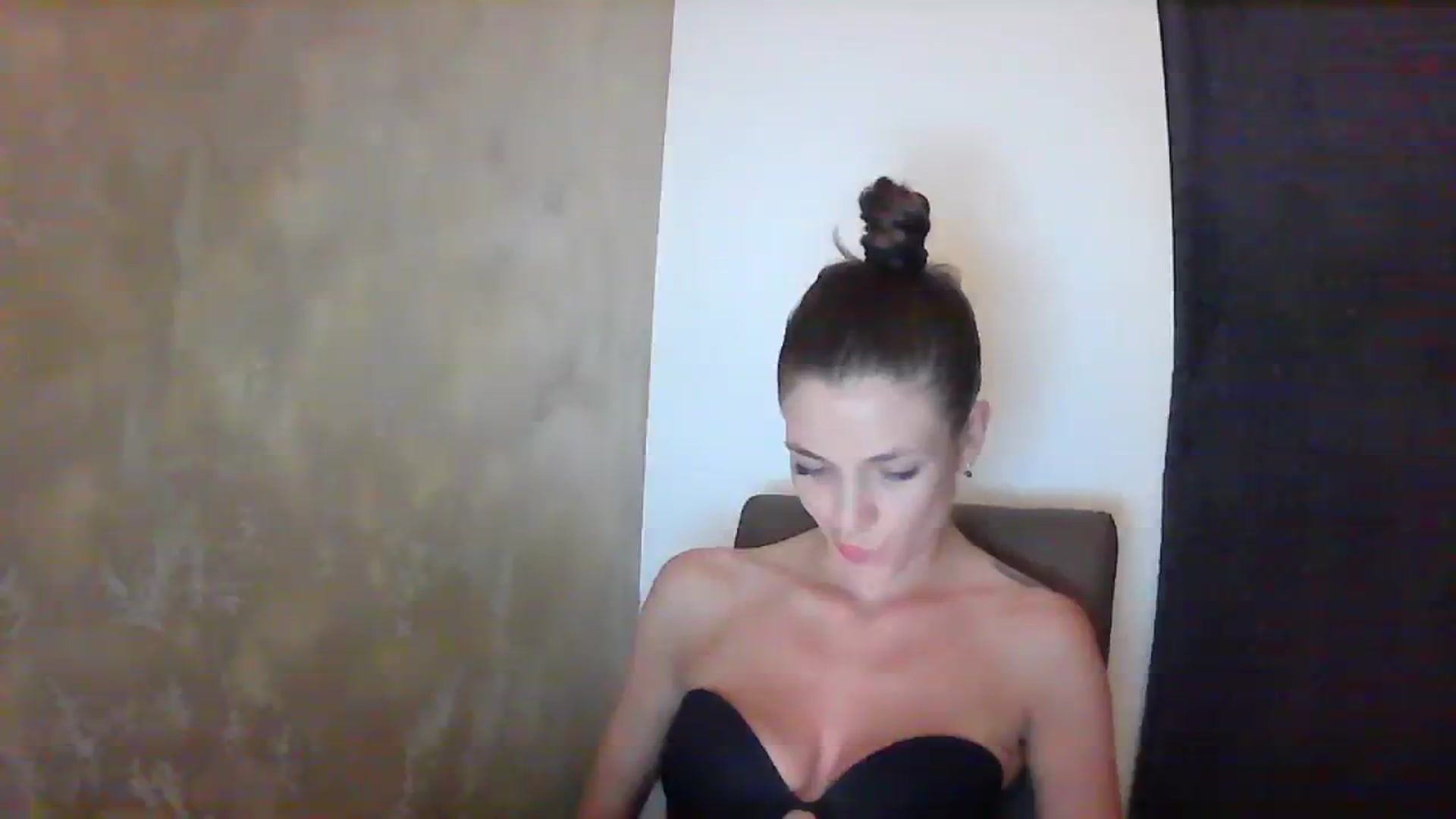 Gallery image thumbnail from GreenKittyy's myfreecams stream on, 07/26/2023, 01:00 image 7 of 20