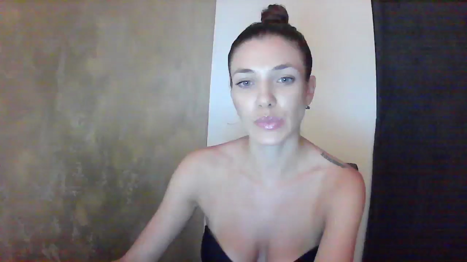 Gallery image thumbnail from GreenKittyy's myfreecams stream on, 07/26/2023, 01:00 image 16 of 20