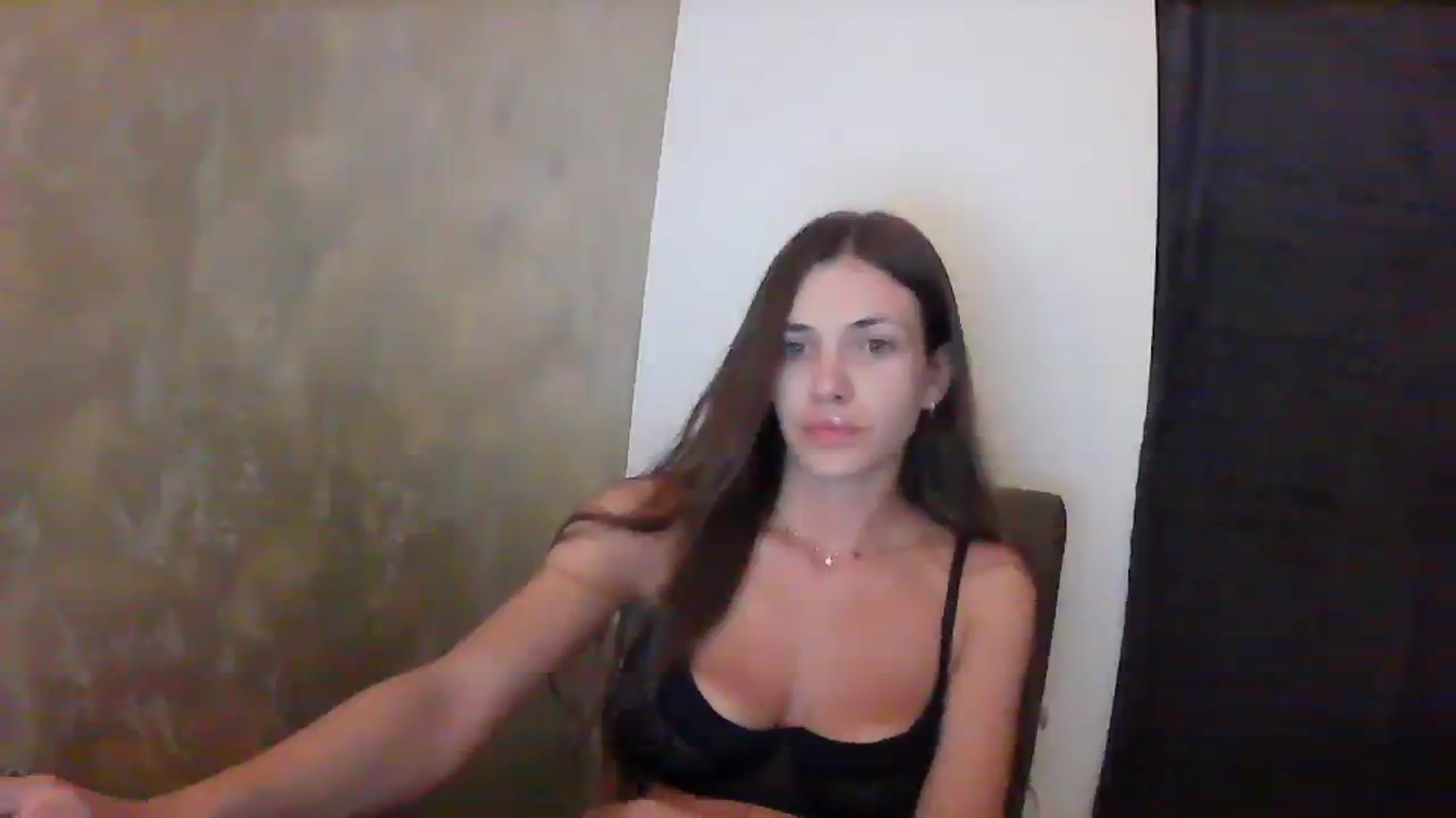 Gallery image thumbnail from GreenKittyy's myfreecams stream on, 08/20/2023, 24:45 image 6 of 20