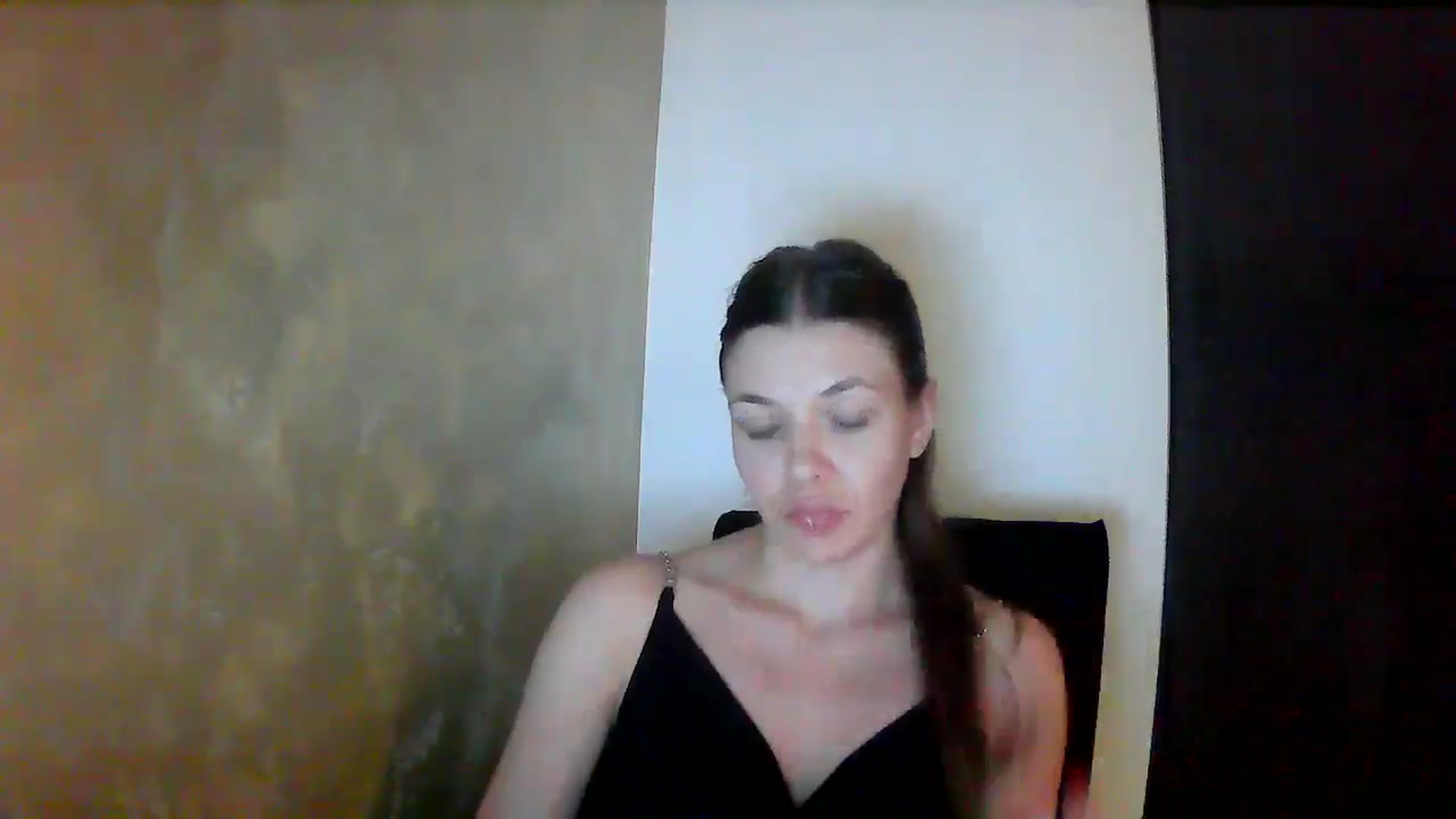 Gallery image thumbnail from GreenKittyy's myfreecams stream on, 09/10/2025, 24:50 image 2 of 20