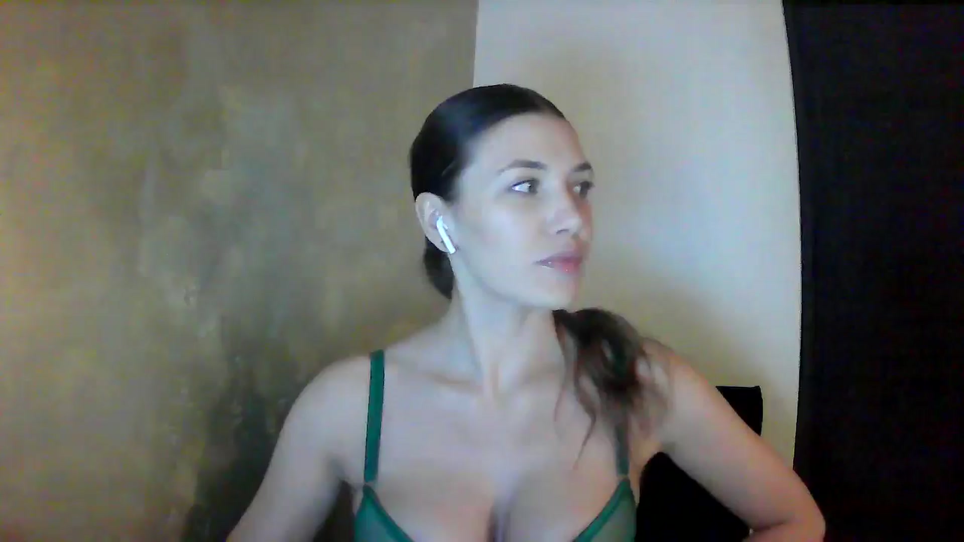 Gallery image thumbnail from GreenKittyy's myfreecams stream on, 09/22/2025, 24:44 image 1 of 20
