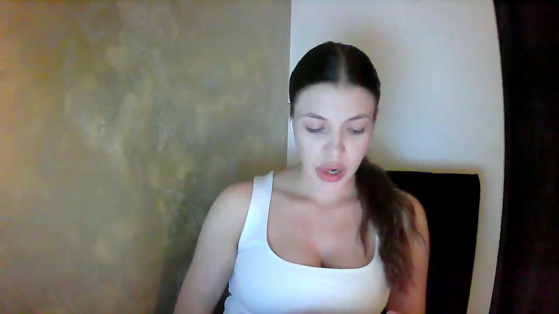 Gallery image thumbnail from GreenKittyy's myfreecams stream on, 09/23/2025, 24:59 image 6 of 20
