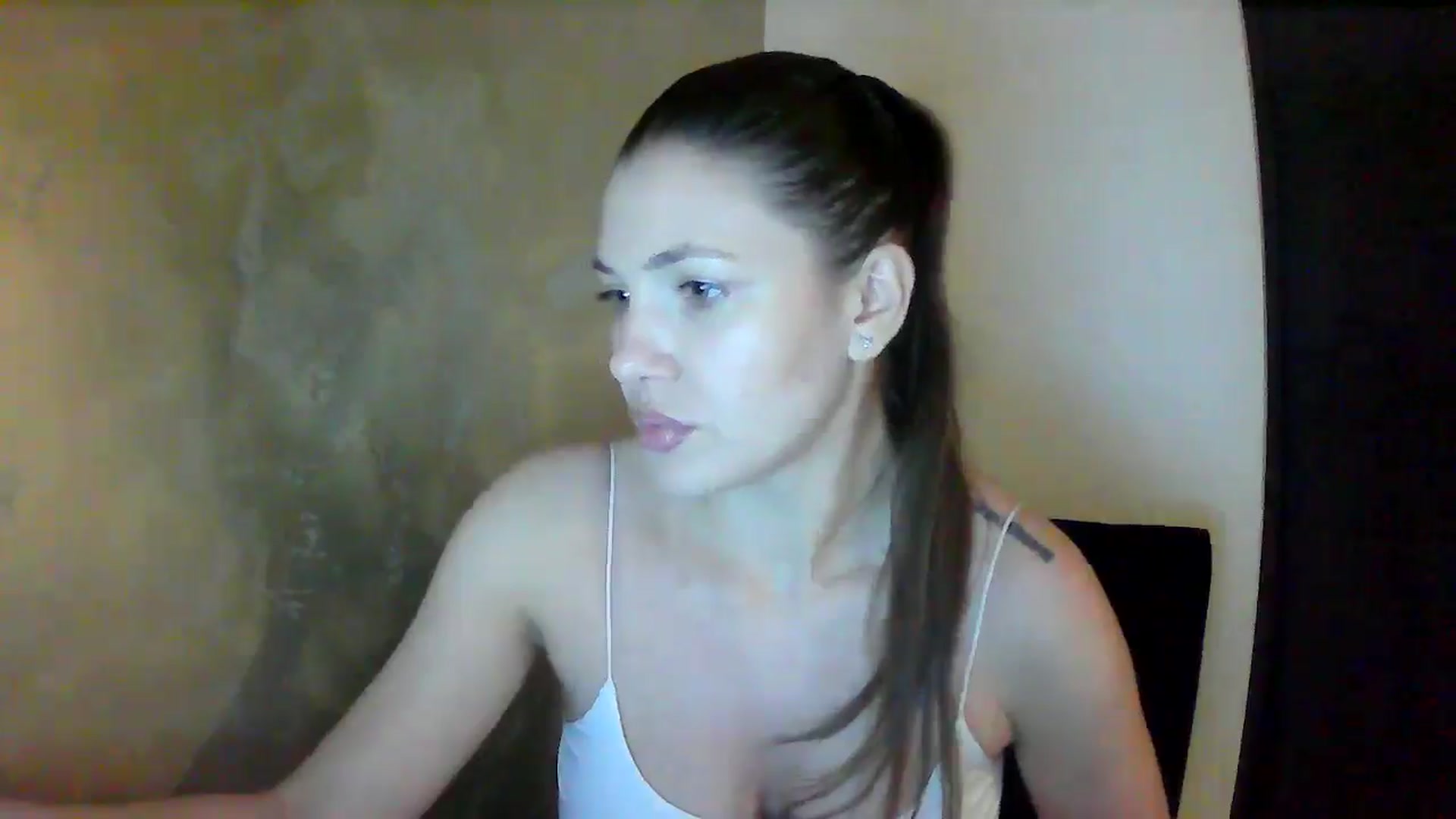 Gallery image thumbnail from GreenKittyy's myfreecams stream on, 09/26/2025, 24:22 image 18 of 20