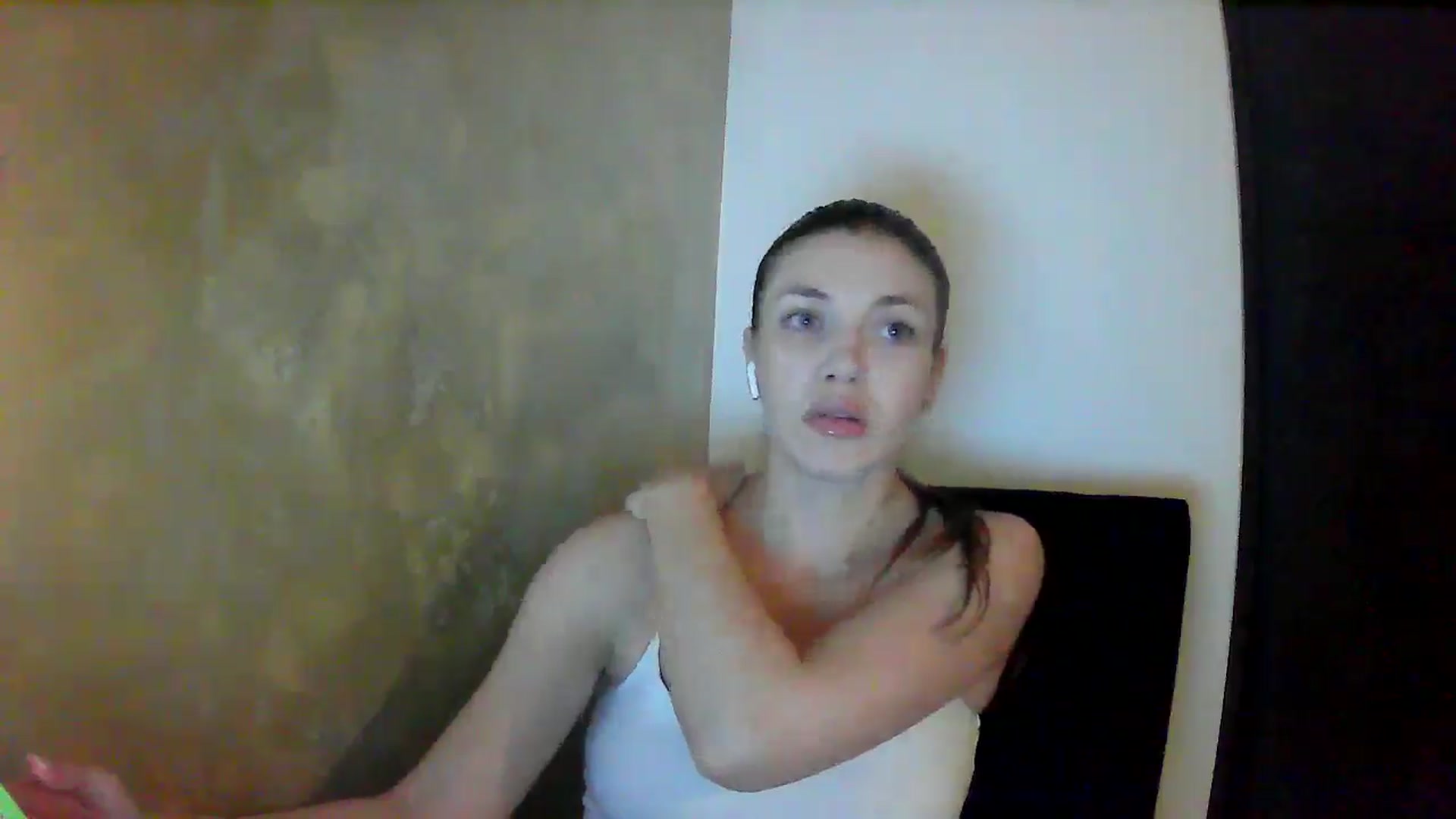 Gallery image thumbnail from GreenKittyy's myfreecams stream on, 09/26/2025, 24:22 image 6 of 20