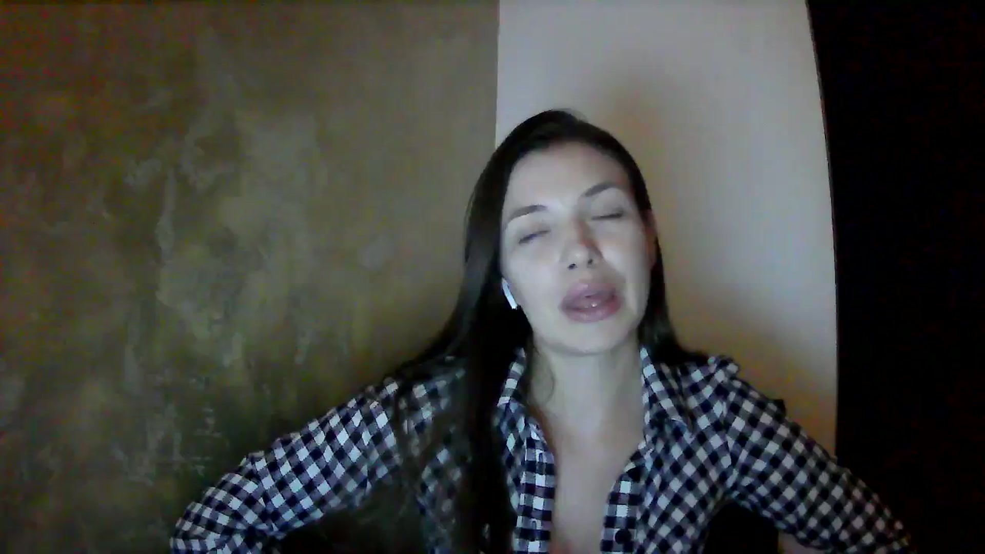 Gallery image thumbnail from GreenKittyy's myfreecams stream on, 10/07/2025, 01:04 image 18 of 20