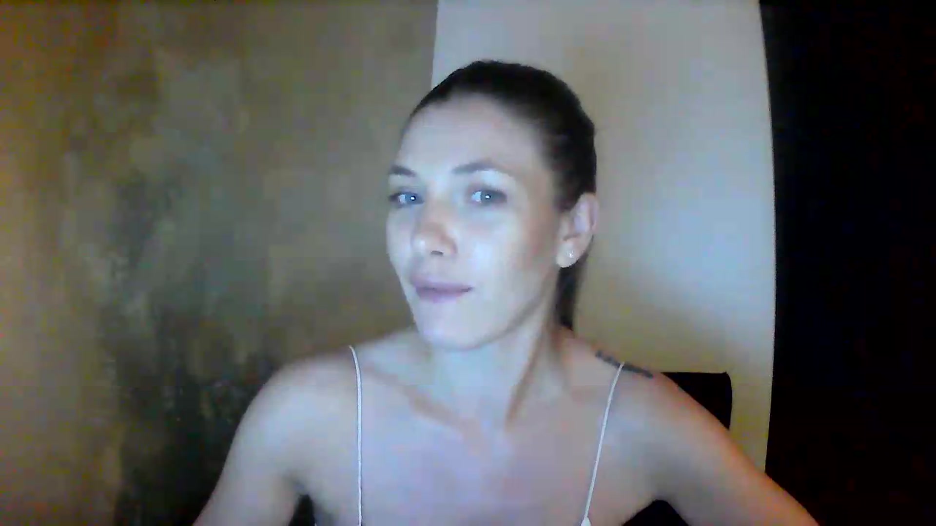 Gallery image thumbnail from GreenKittyy's myfreecams stream on, 08/17/2026, 02:27 image 3 of 20