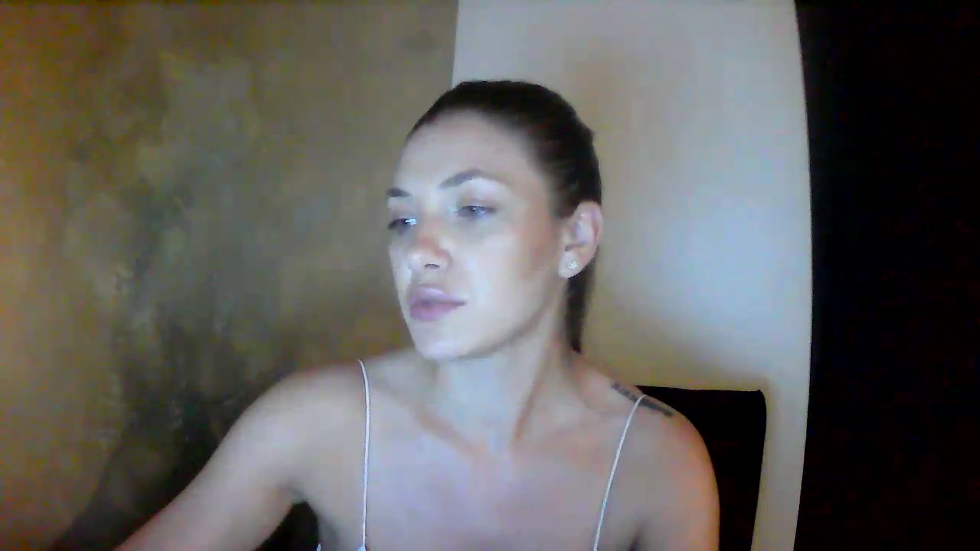 Gallery image thumbnail from GreenKittyy's myfreecams stream on, 08/17/2026, 02:27 image 2 of 20