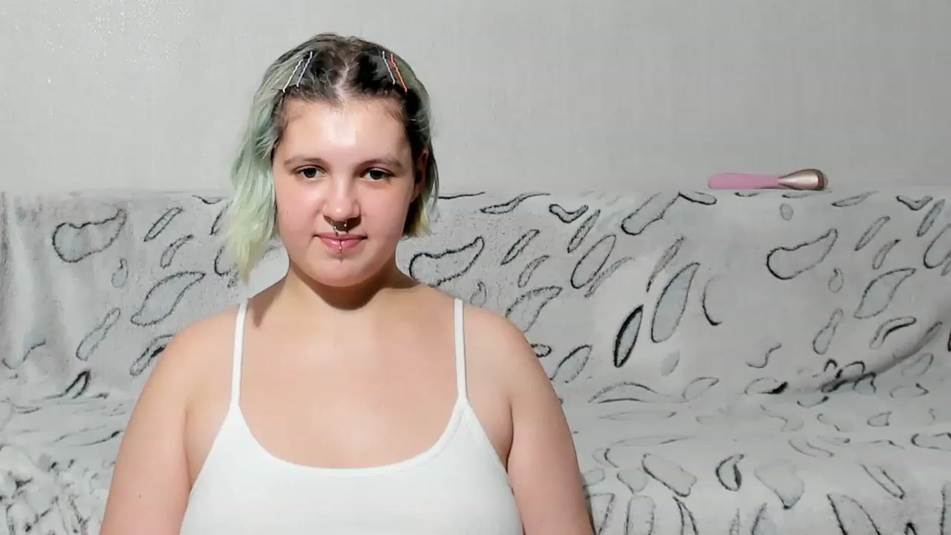Gallery image thumbnail from Green_Kira's myfreecams stream on, 08/01/2023, 10:32 image 12 of 20