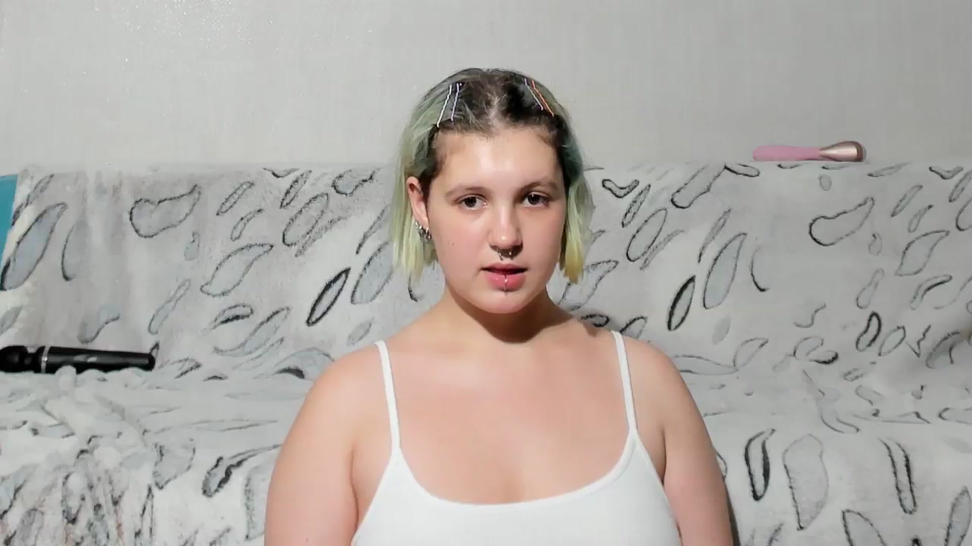 Gallery image thumbnail from Green_Kira's myfreecams stream on, 08/01/2023, 11:42 image 11 of 20