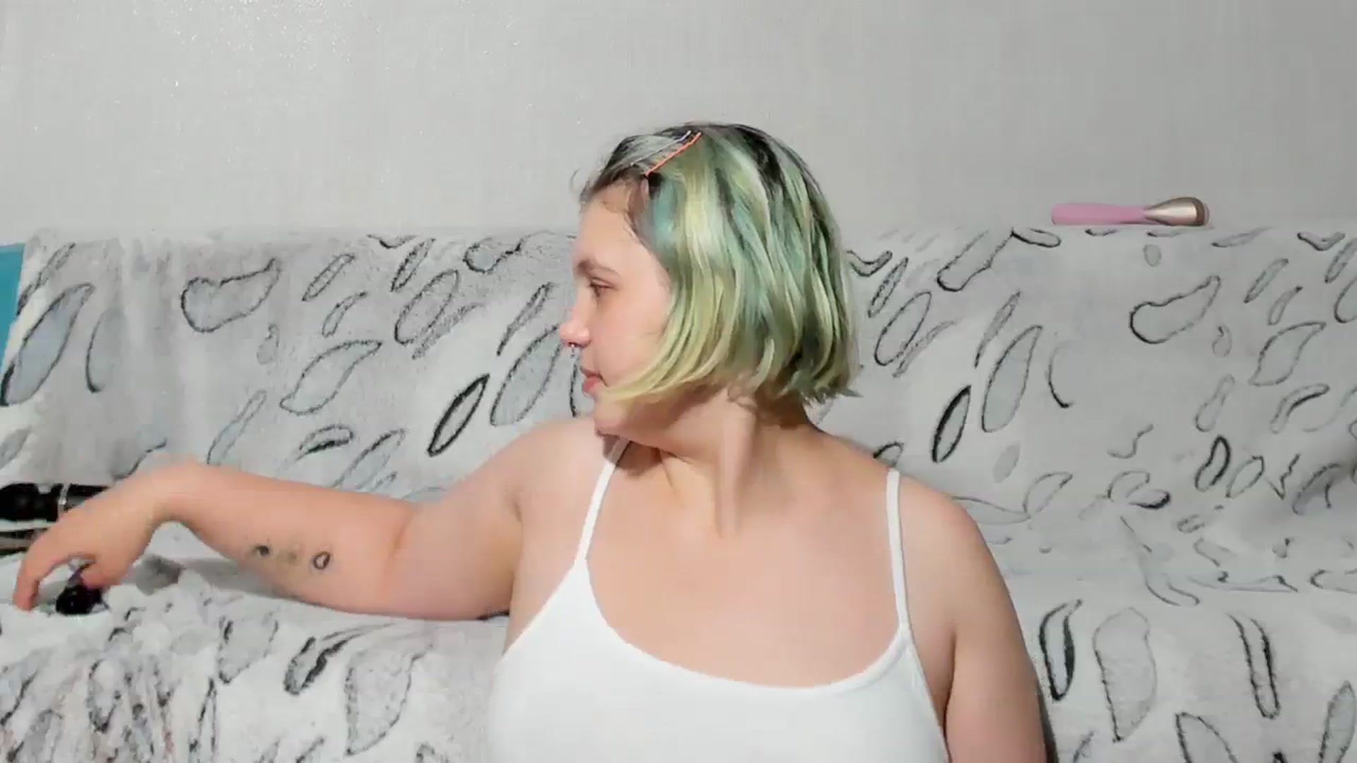Gallery image thumbnail from Green_Kira's myfreecams stream on, 08/01/2023, 11:42 image 10 of 20