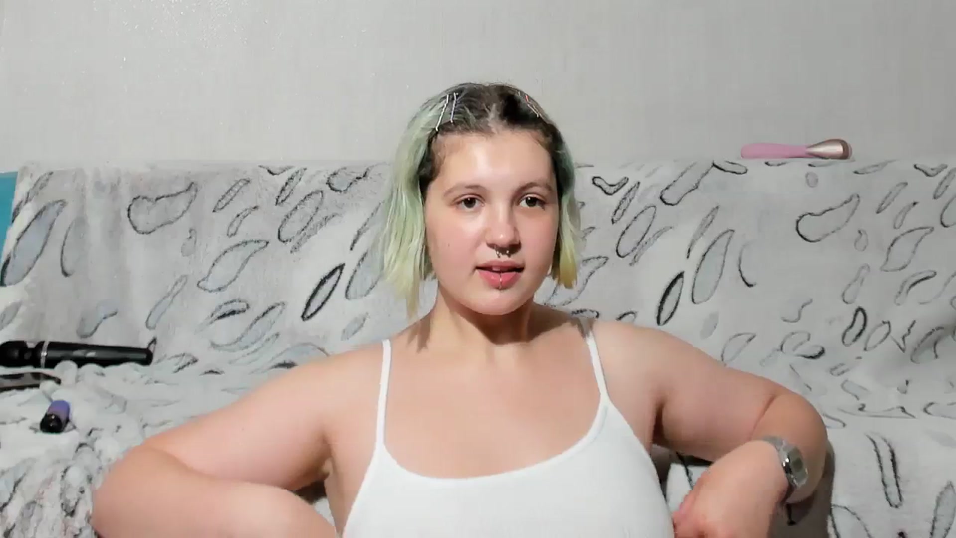 Gallery image thumbnail from Green_Kira's myfreecams stream on, 08/01/2023, 11:42 image 8 of 20