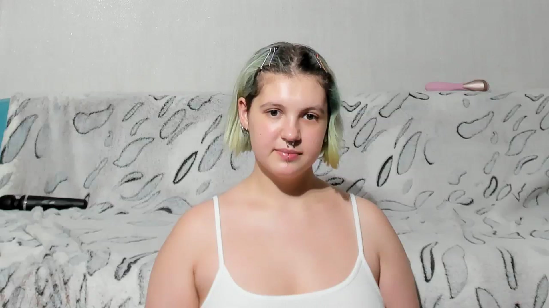 Gallery image thumbnail from Green_Kira's myfreecams stream on, 08/01/2023, 11:42 image 16 of 20