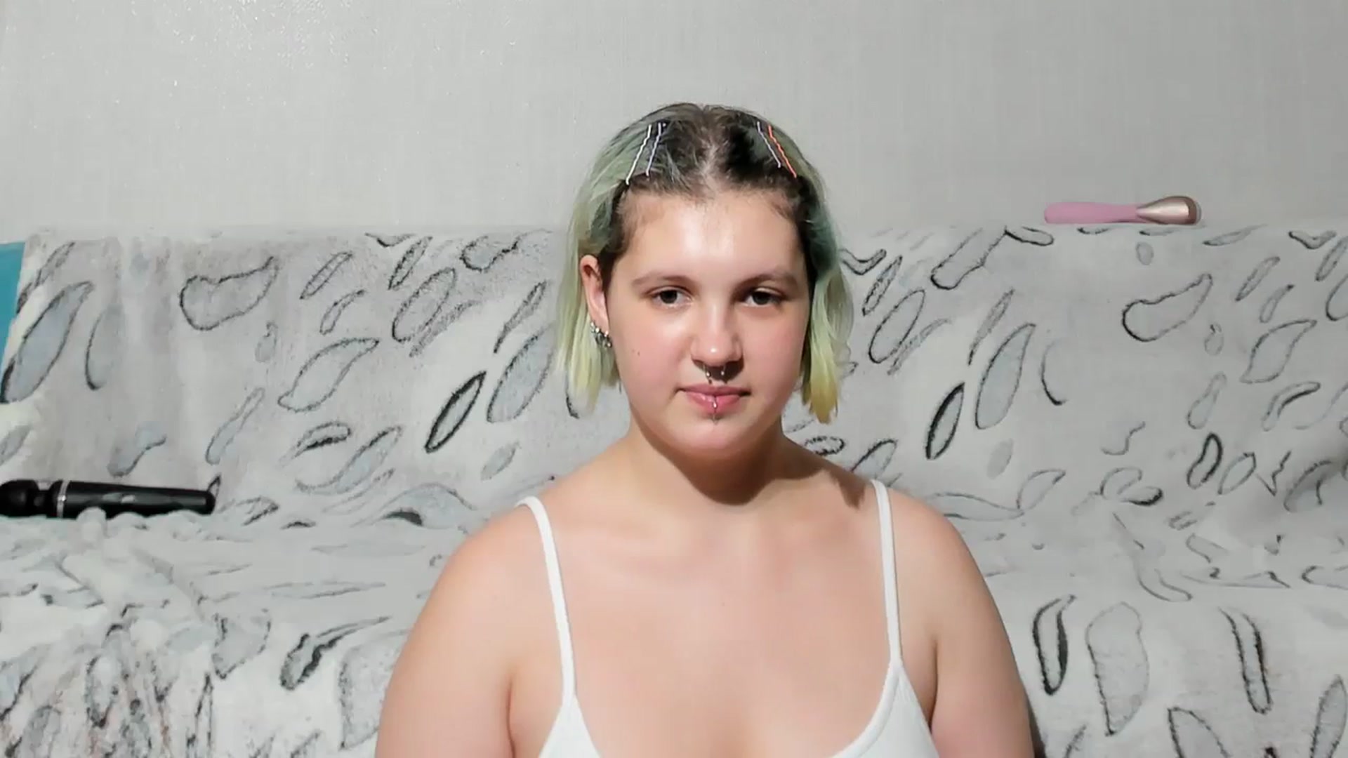 Gallery image thumbnail from Green_Kira's myfreecams stream on, 08/01/2023, 11:42 image 12 of 20