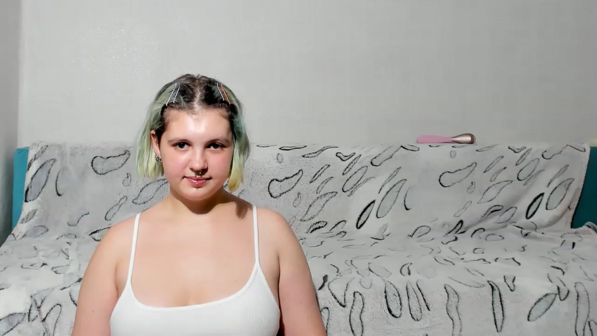 Gallery image thumbnail from Green_Kira's myfreecams stream on, 08/01/2023, 13:35 image 17 of 20
