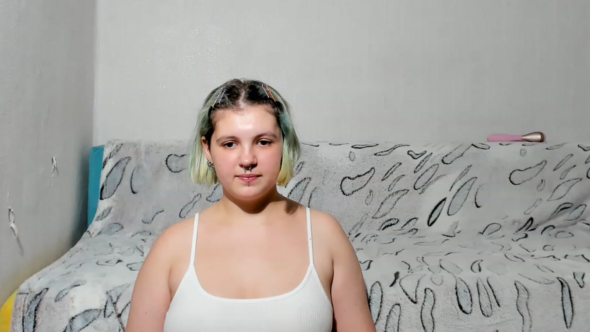 Gallery image thumbnail from Green_Kira's myfreecams stream on, 08/01/2023, 13:35 image 18 of 20