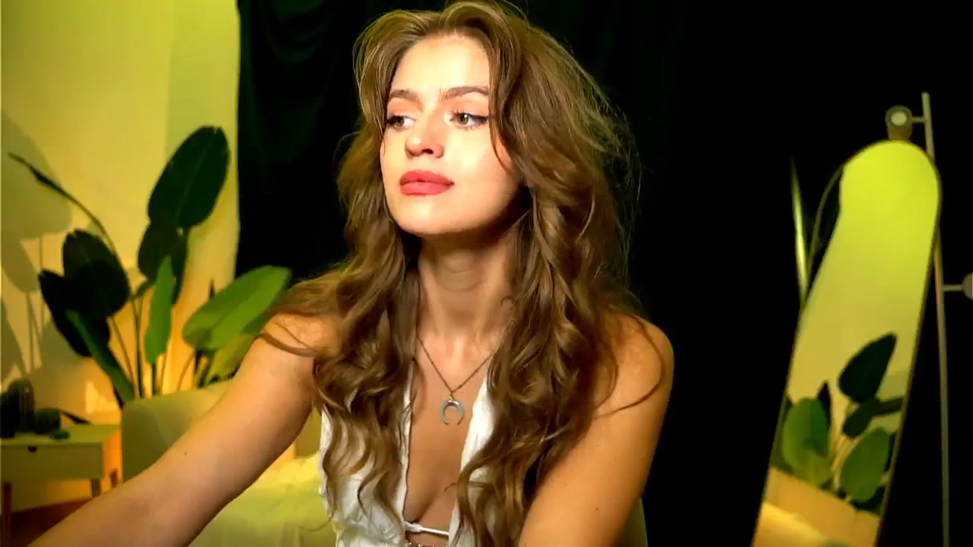 Gallery image thumbnail from Green__Eyess's myfreecams stream on, 09/29/2024, 17:08 image 12 of 20