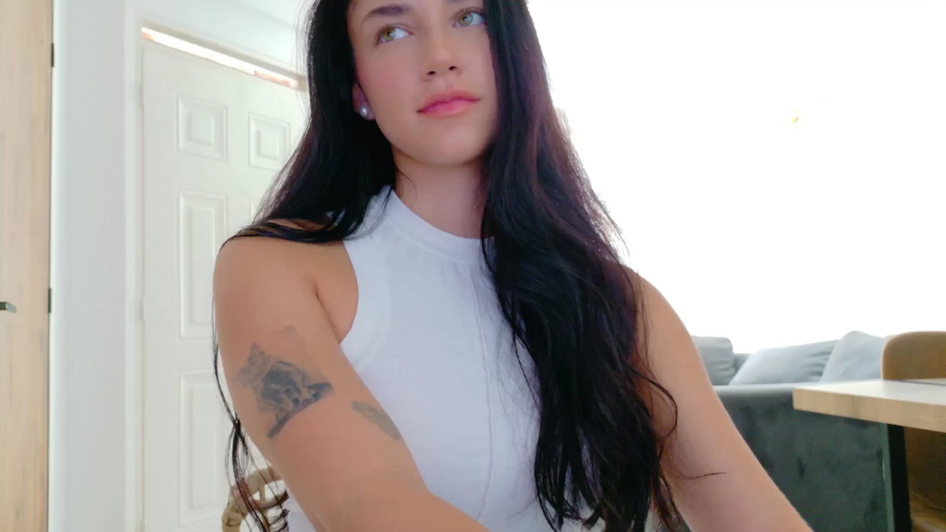 Gallery image thumbnail from GrettaBenett's myfreecams stream on, 03/22/2026, 21:52 image 1 of 20