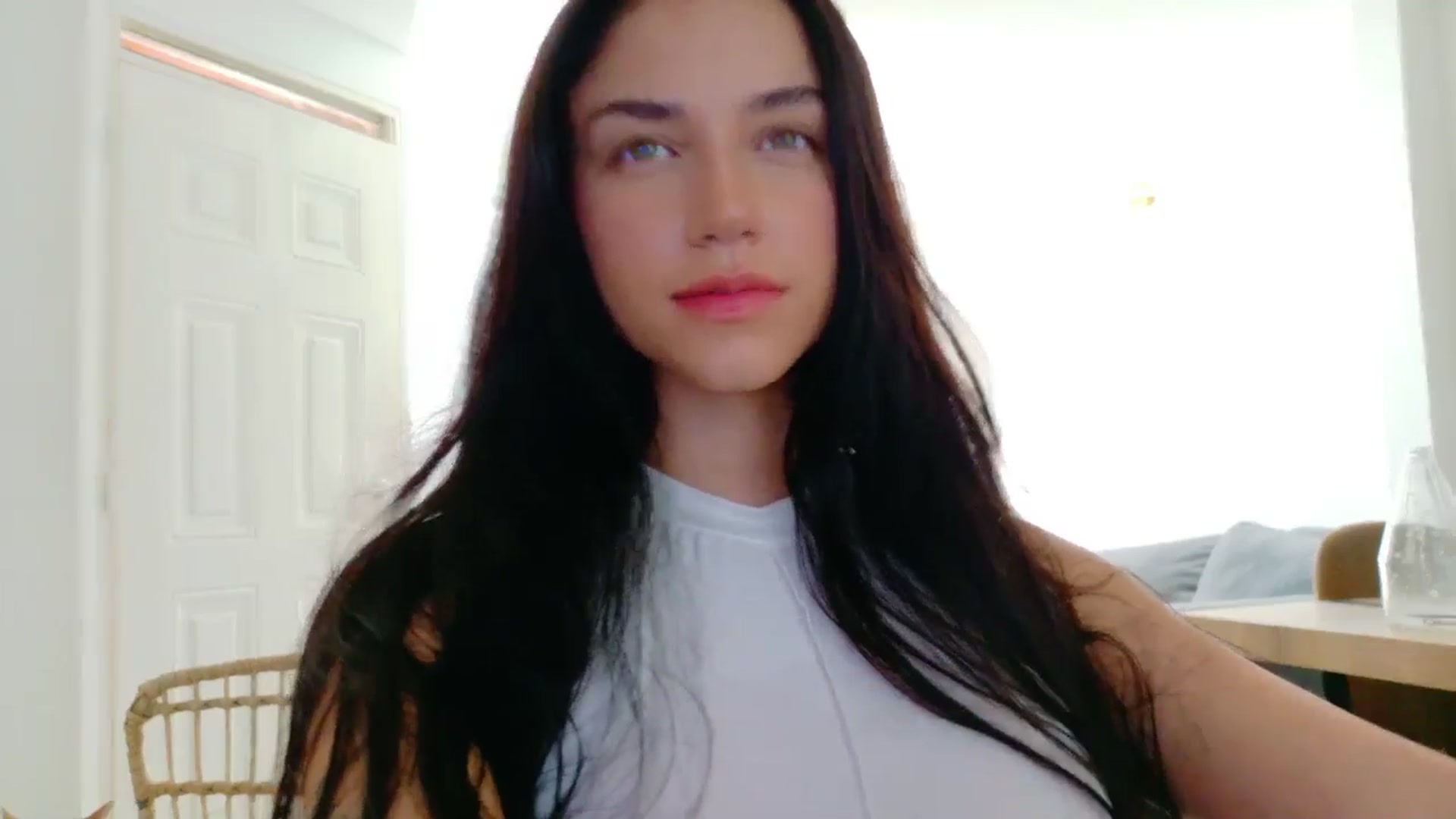 Gallery image thumbnail from GrettaBenett's myfreecams stream on, 03/22/2026, 21:52 image 18 of 20