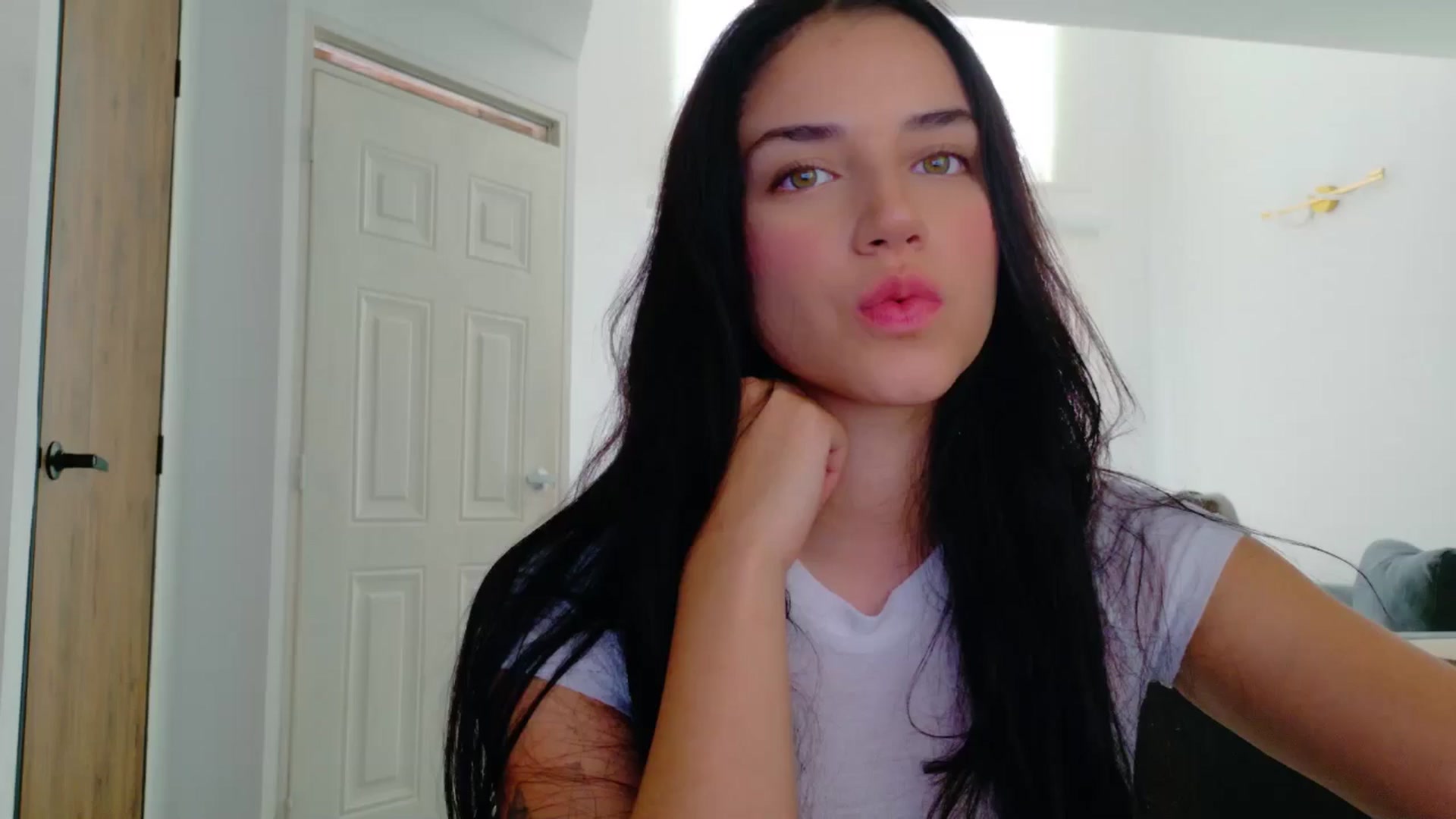 Gallery image thumbnail from GrettaBenett's myfreecams stream on, 03/30/2026, 22:16 image 3 of 20