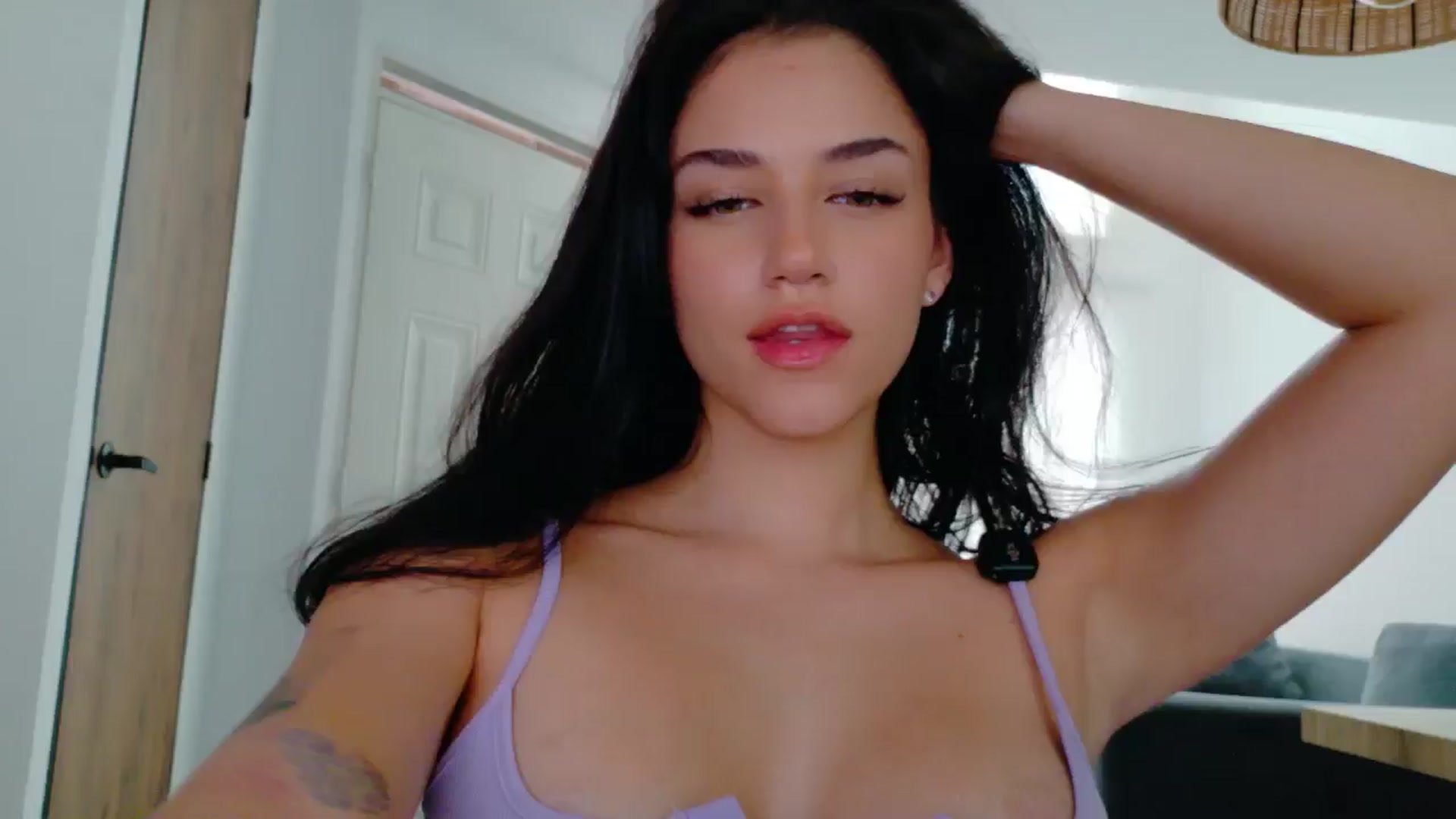 Gallery image thumbnail from GrettaBenett's myfreecams stream on, 04/14/2026, 23:14 image 1 of 20