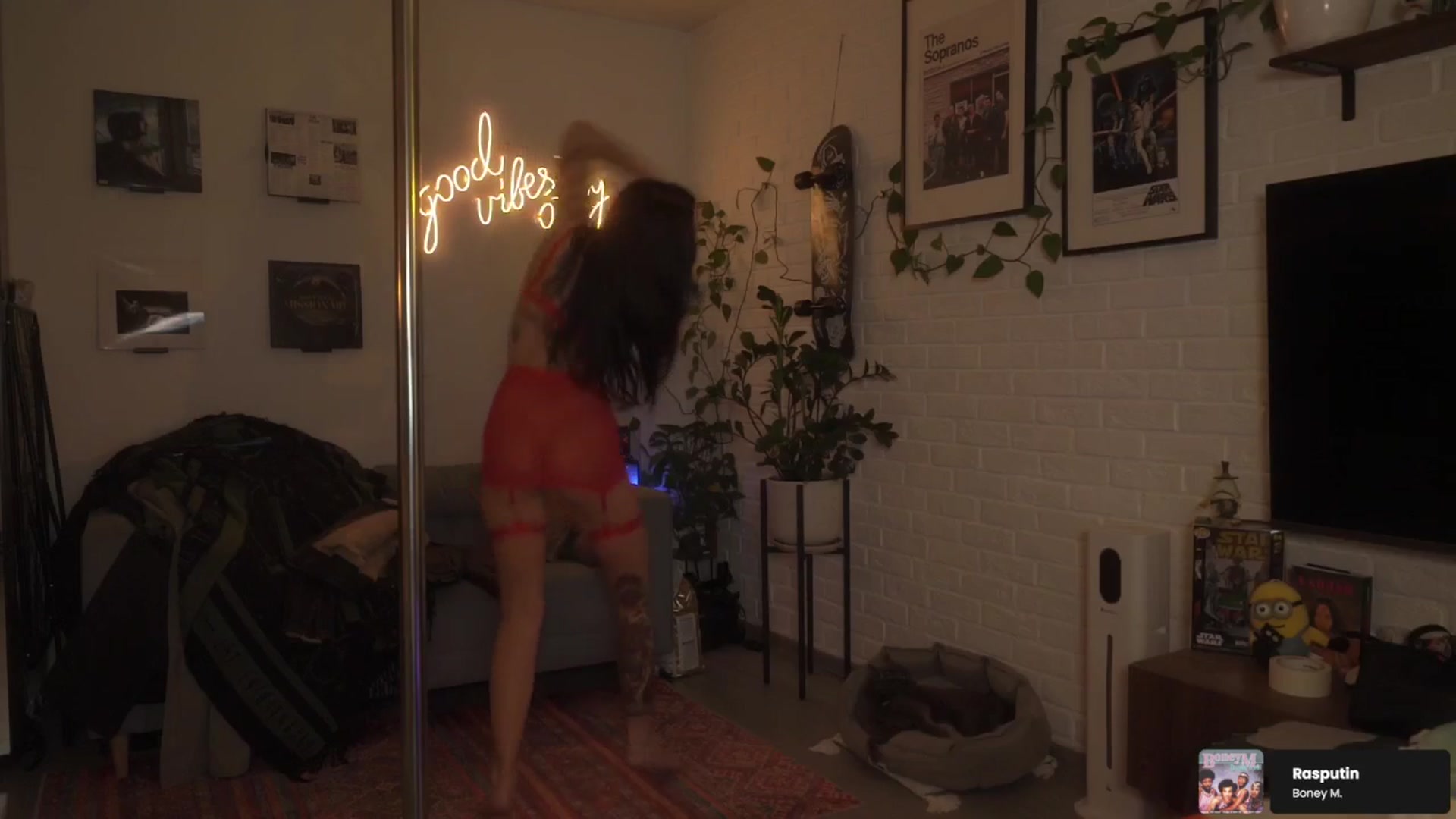 Gallery image thumbnail from Grinch_Vibes's myfreecams stream on, 12/06/2025, 03:00 image 11 of 20