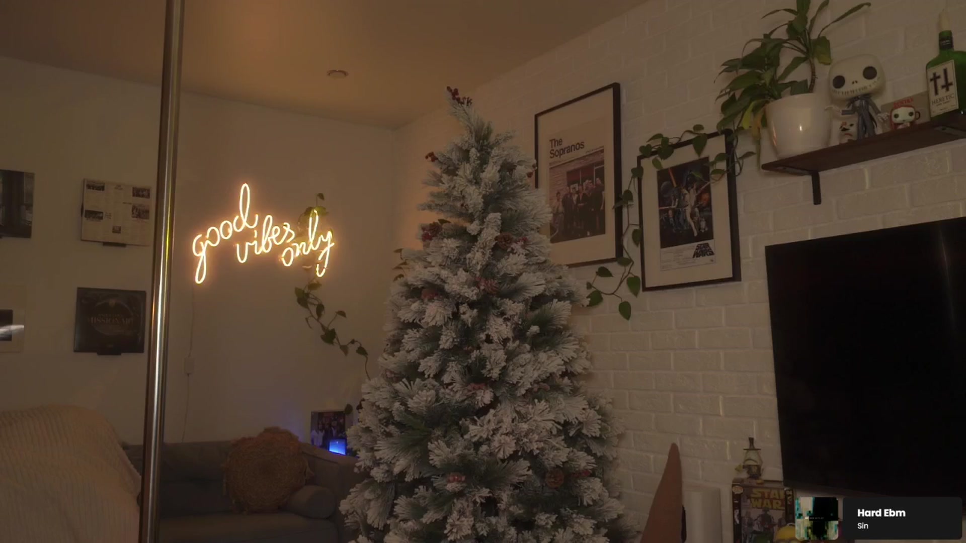 Gallery image thumbnail from Grinch_Vibes's myfreecams stream on, 12/17/2025, 24:02 image 13 of 20