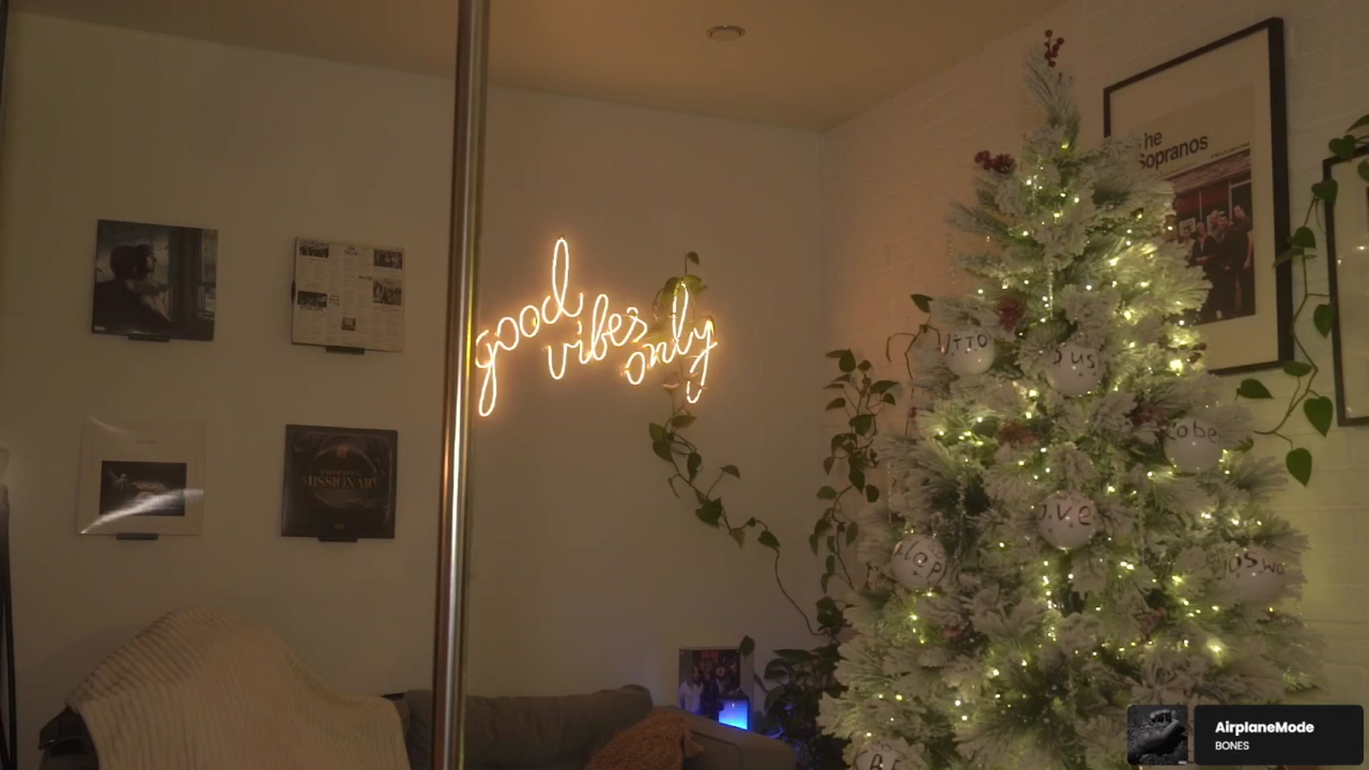Gallery image thumbnail from Grinch_Vibes's myfreecams stream on, 12/19/2025, 24:50 image 19 of 20