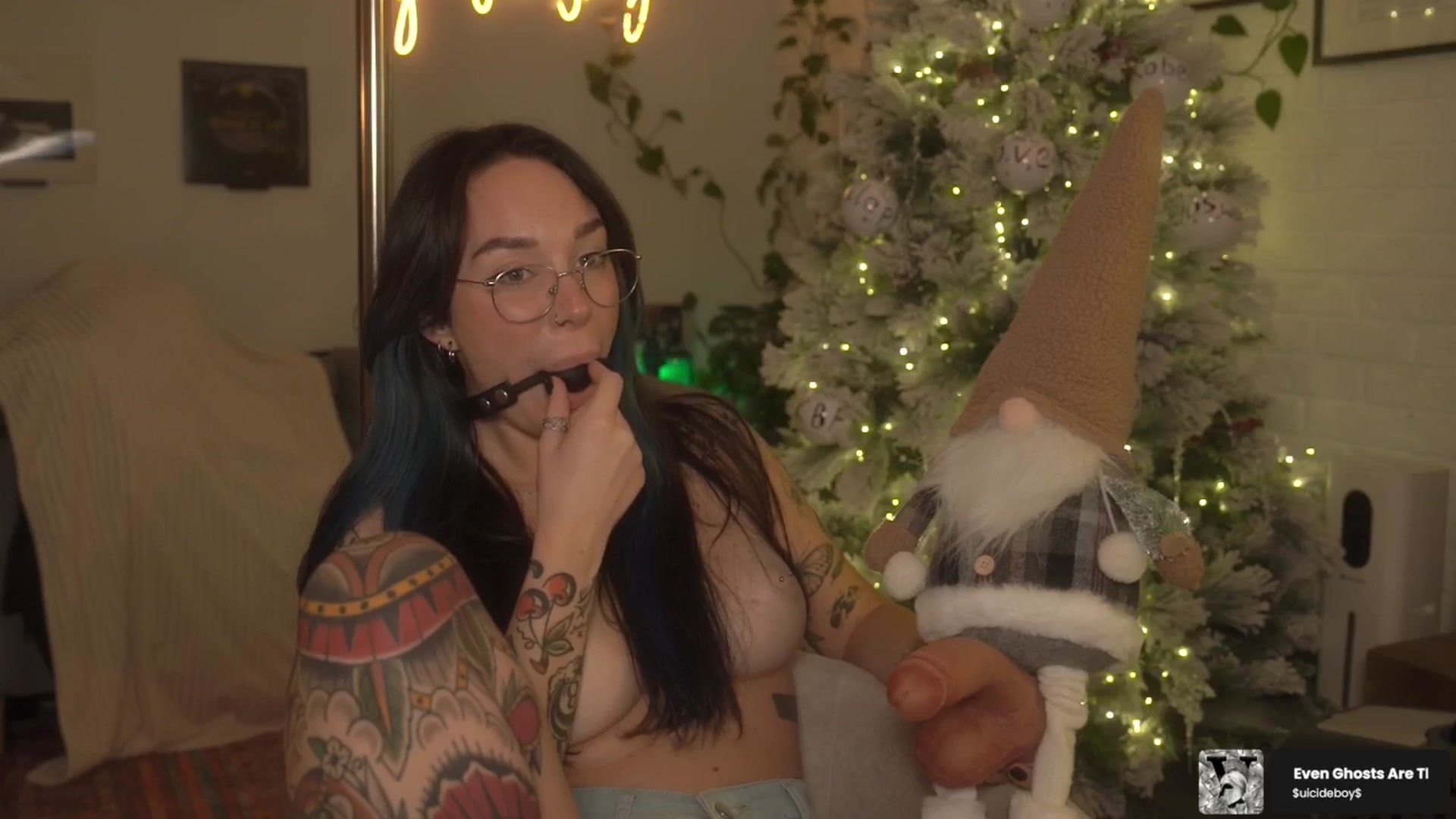 Gallery image thumbnail from Grinch_Vibes's myfreecams stream on, 12/19/2025, 24:50 image 17 of 20