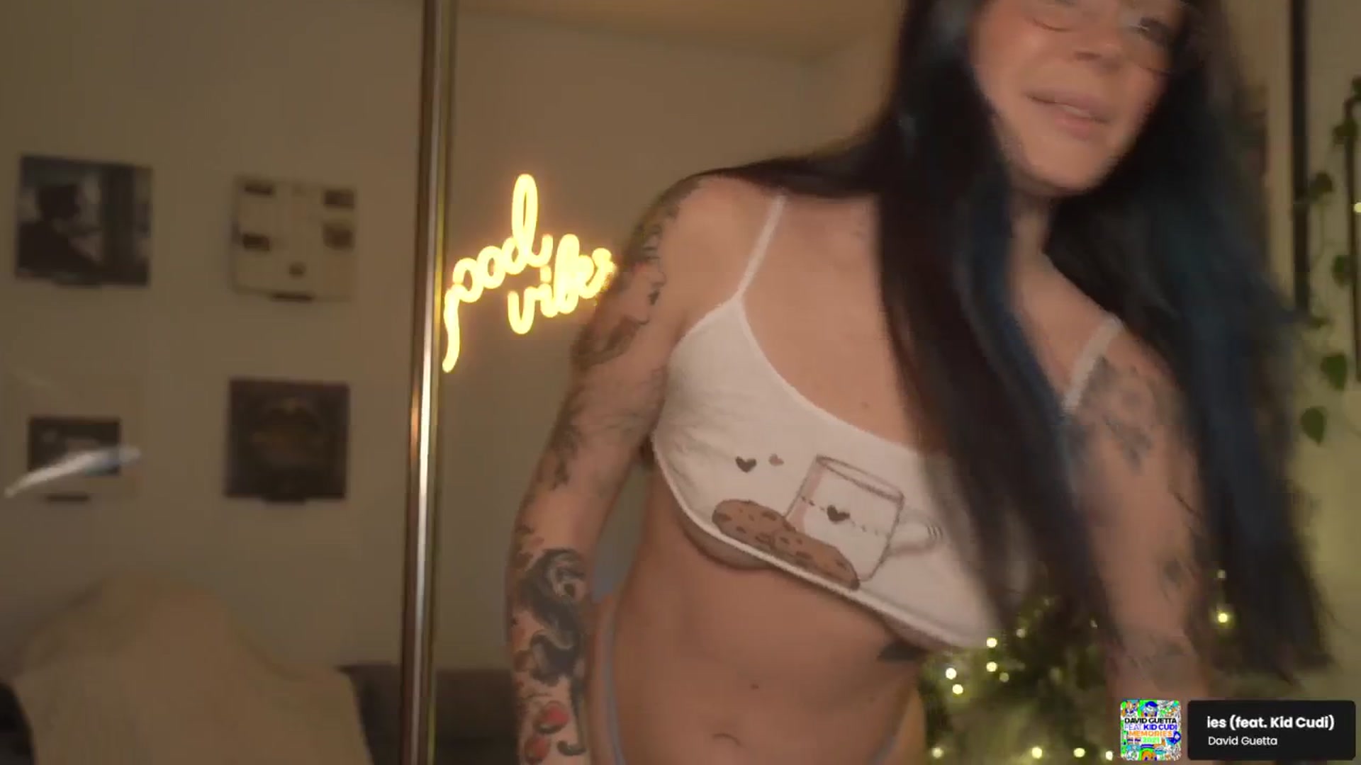 Gallery image thumbnail from Grinch_Vibes's myfreecams stream on, 12/19/2025, 24:50 image 4 of 20