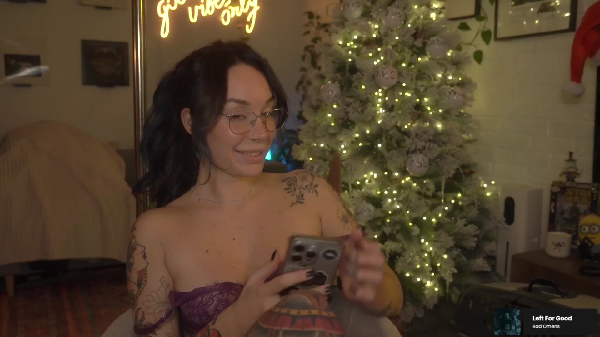 Gallery image thumbnail from Grinch_Vibes's myfreecams stream on, 12/19/2025, 23:59 image 17 of 20