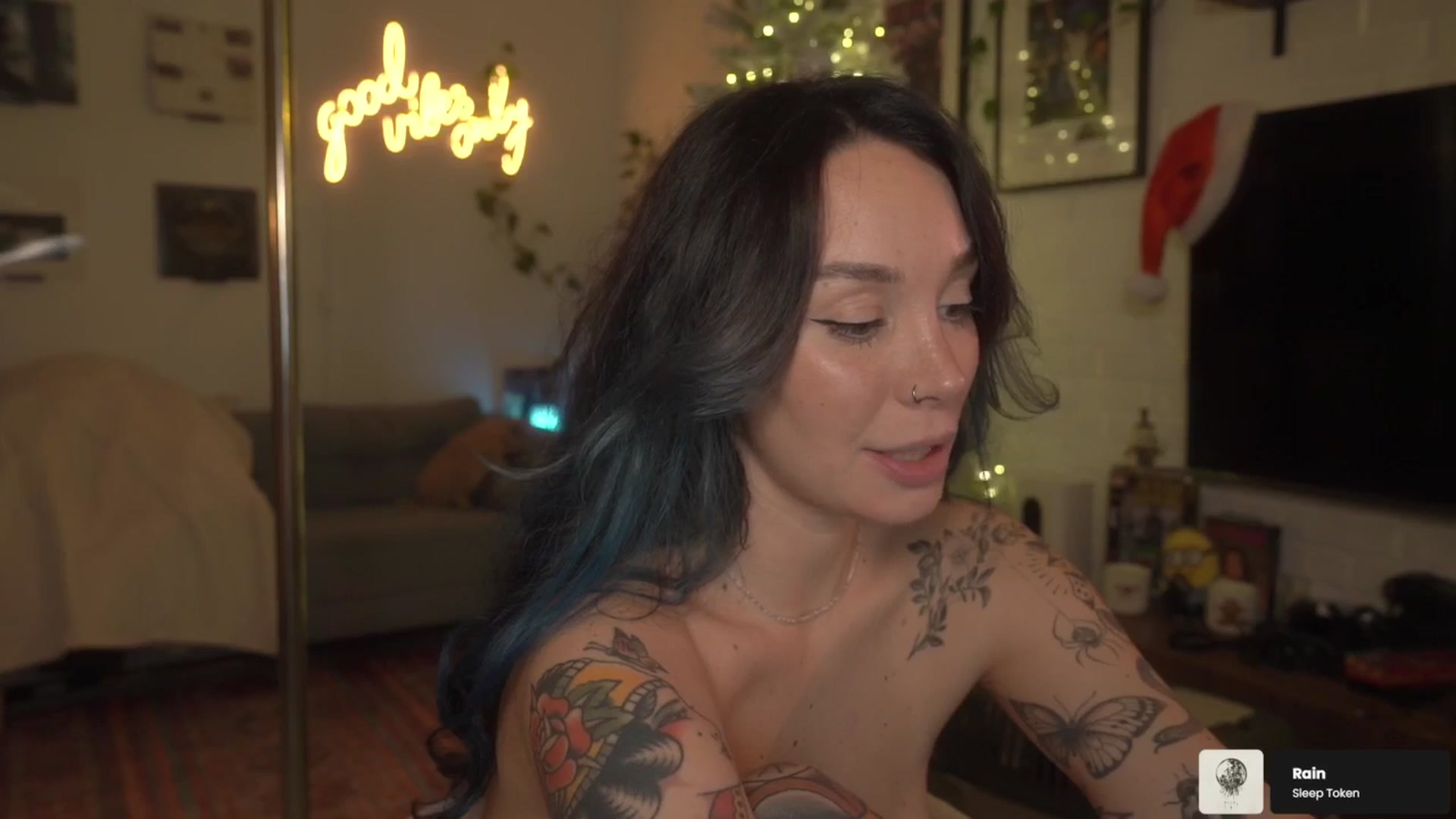 Gallery image thumbnail from Grinch_Vibes's myfreecams stream on, 12/20/2025, 01:37 image 17 of 20