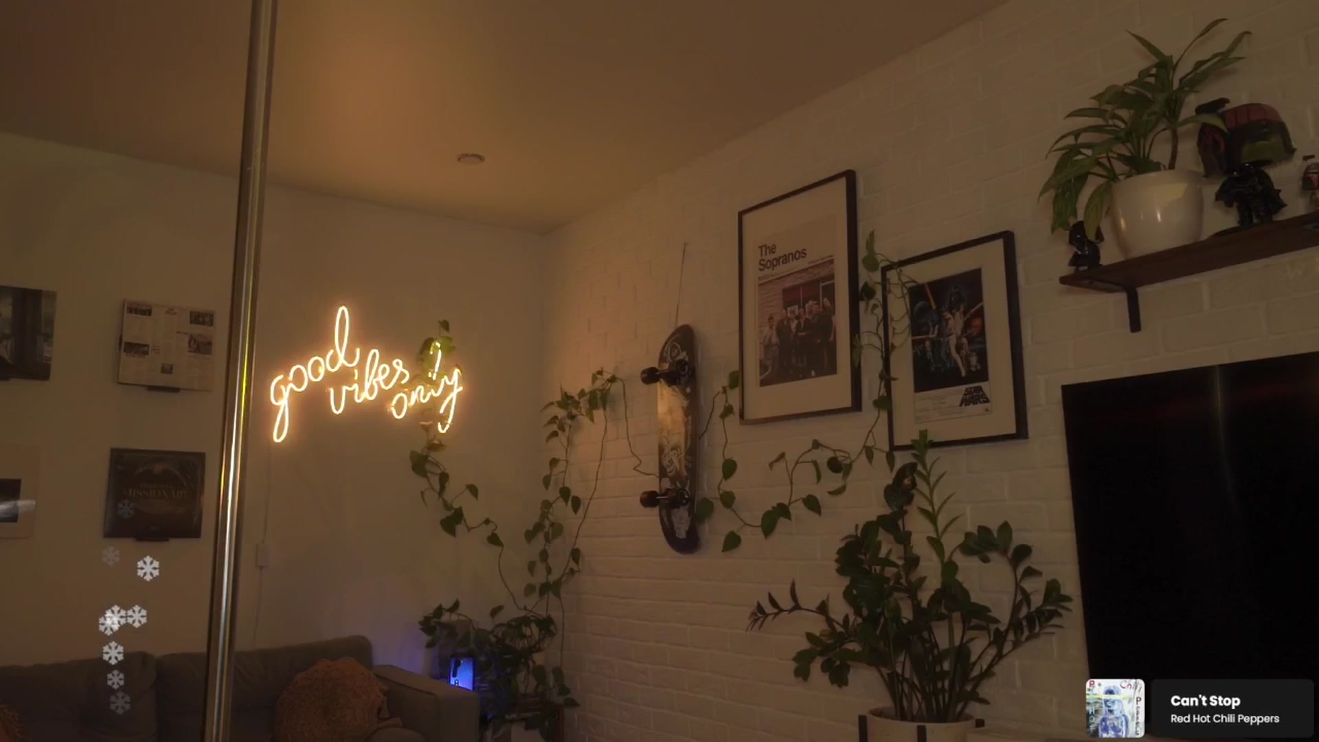 Gallery image thumbnail from Grinch_Vibes's myfreecams stream on, 01/15/2026, 24:02 image 5 of 20