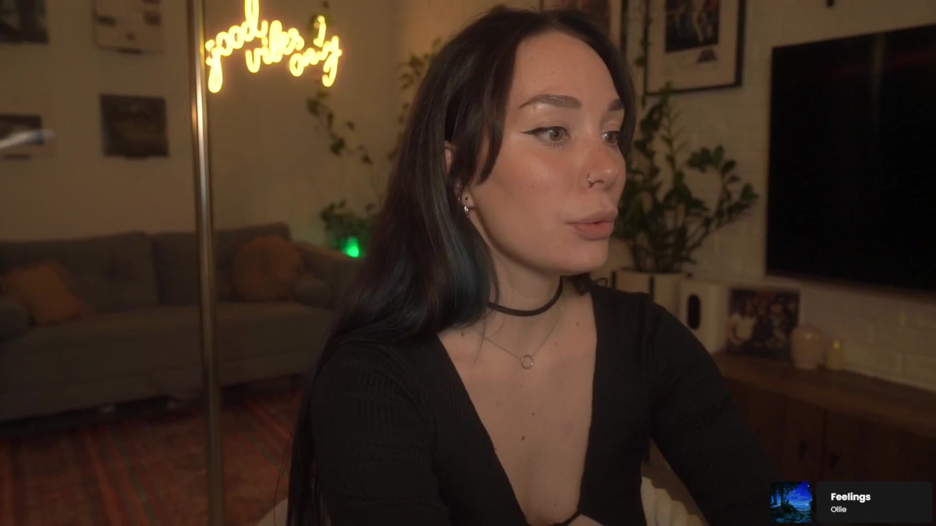 Gallery image thumbnail from Grinch_Vibes's myfreecams stream on, 01/15/2026, 03:17 image 13 of 20