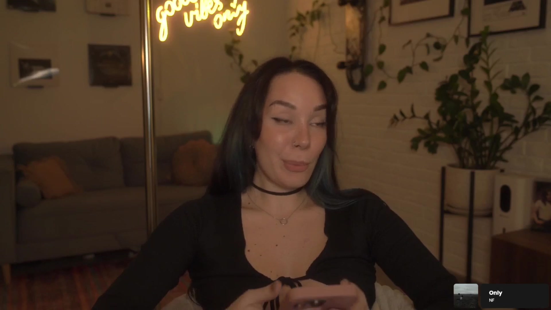 Gallery image thumbnail from Grinch_Vibes's myfreecams stream on, 01/15/2026, 03:17 image 19 of 20