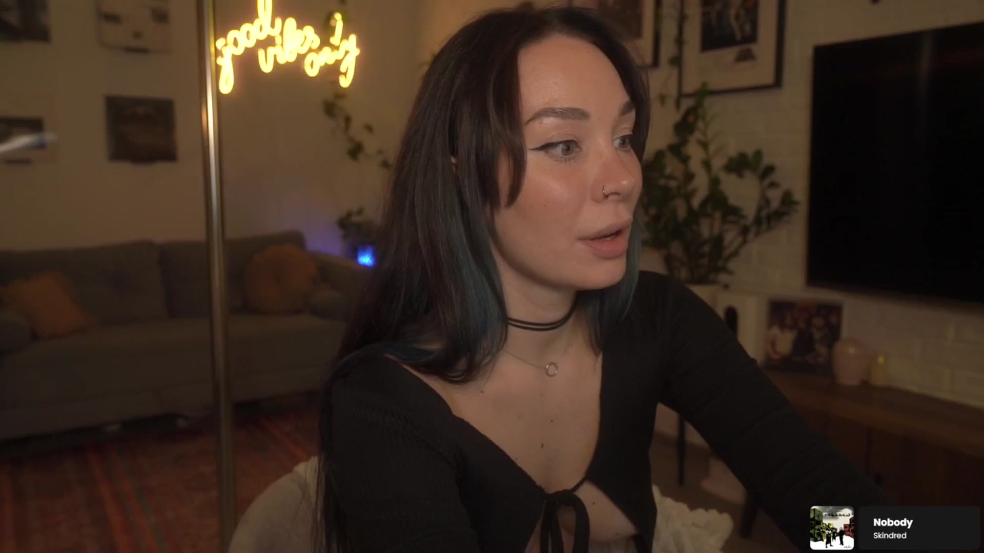 Gallery image thumbnail from Grinch_Vibes's myfreecams stream on, 01/15/2026, 03:17 image 11 of 20