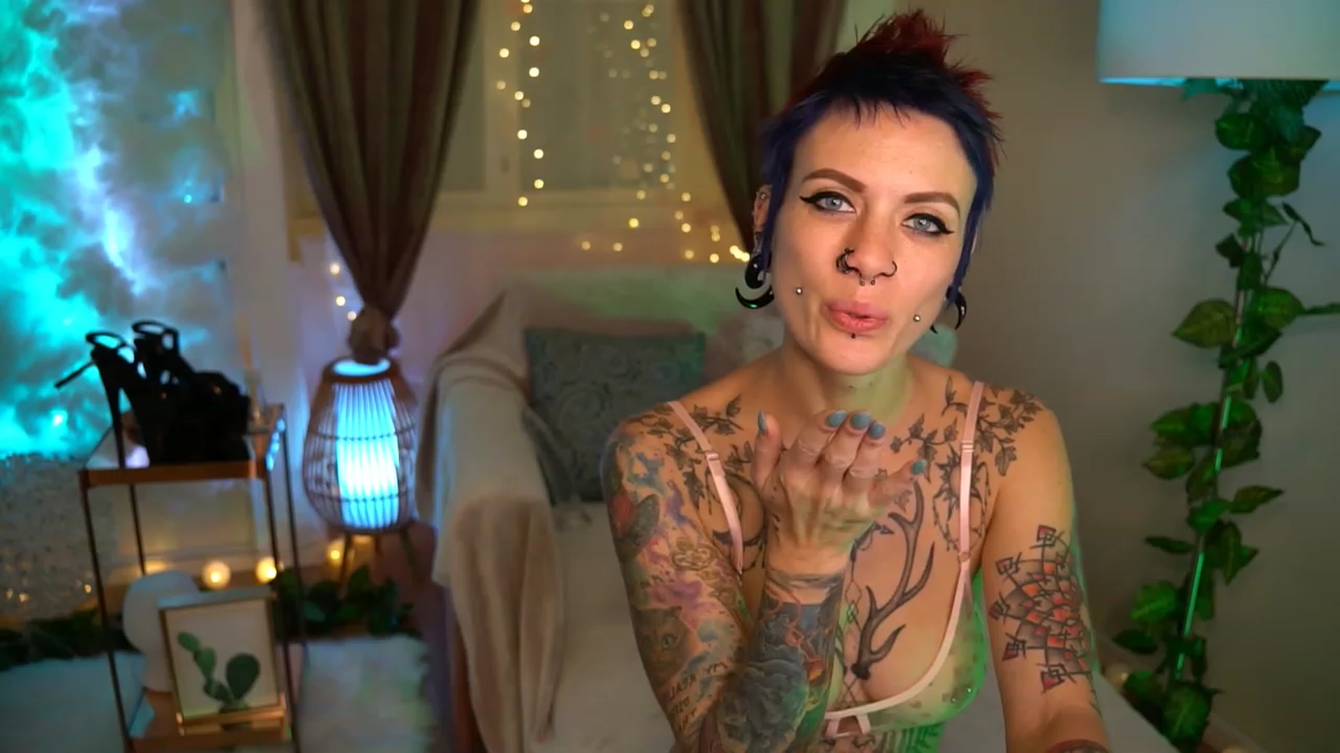 Gallery image thumbnail from Grinnnieee's myfreecams stream on, 10/14/2023, 12:53 image 1 of 20