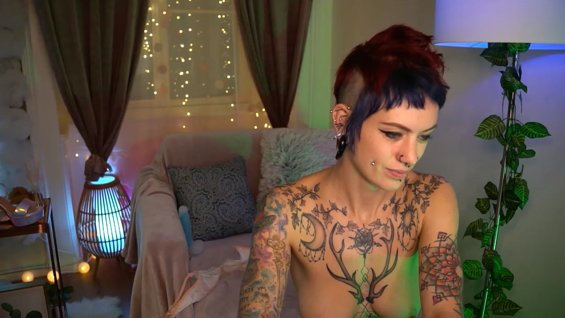 Gallery image thumbnail from Grinnnieee's myfreecams stream on, 10/29/2023, 13:13 image 16 of 20