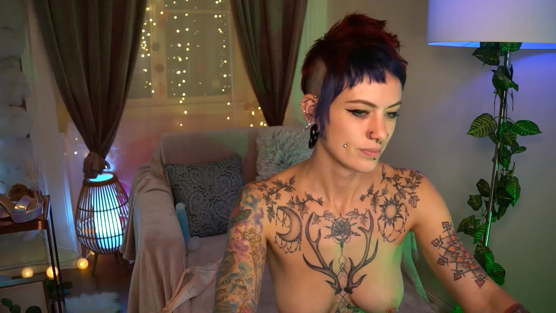 Gallery image thumbnail from Grinnnieee's myfreecams stream on, 10/29/2023, 13:13 image 15 of 20