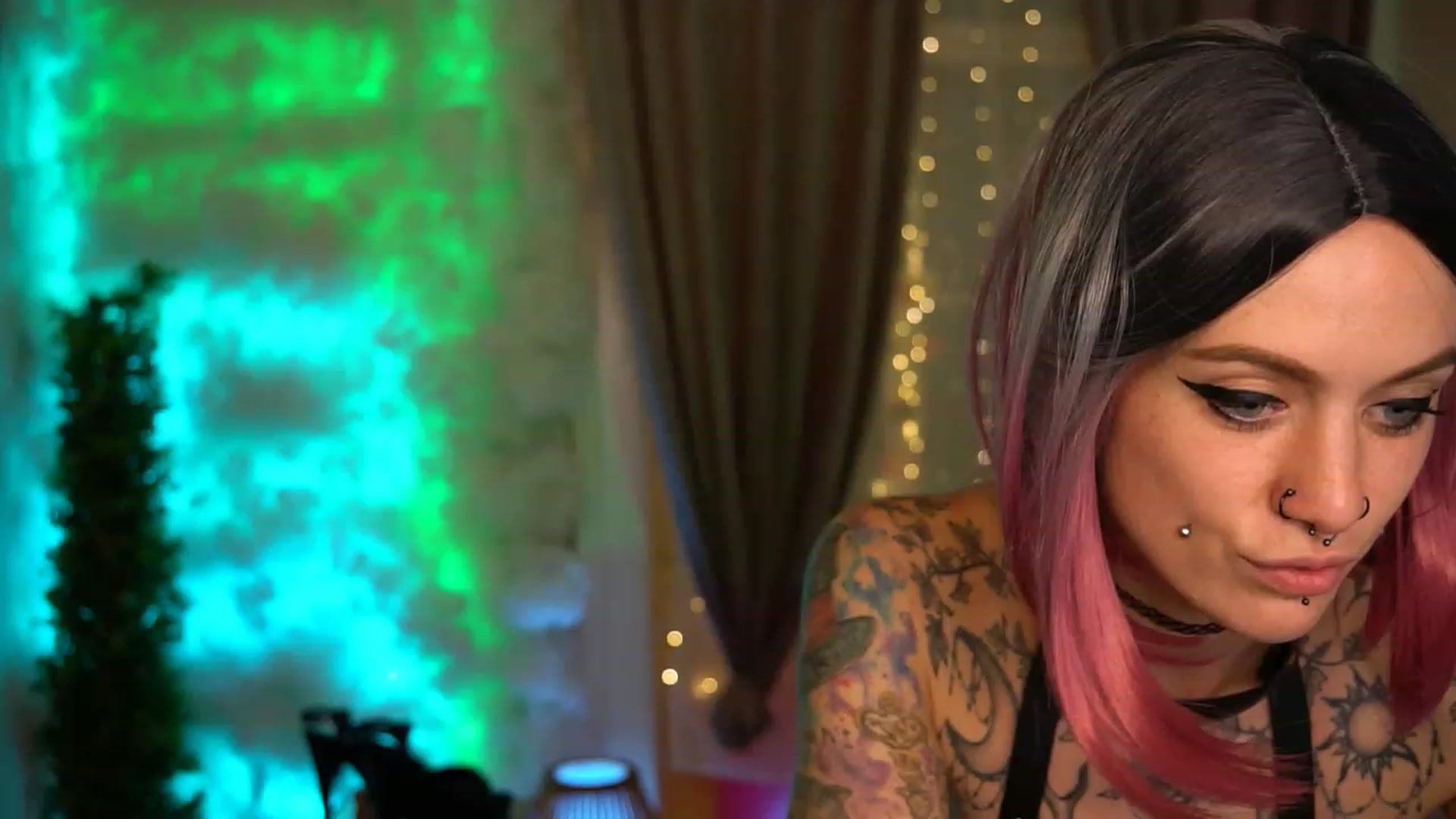 Gallery image thumbnail from Grinnnieee's myfreecams stream on, 11/04/2023, 13:15 image 11 of 20